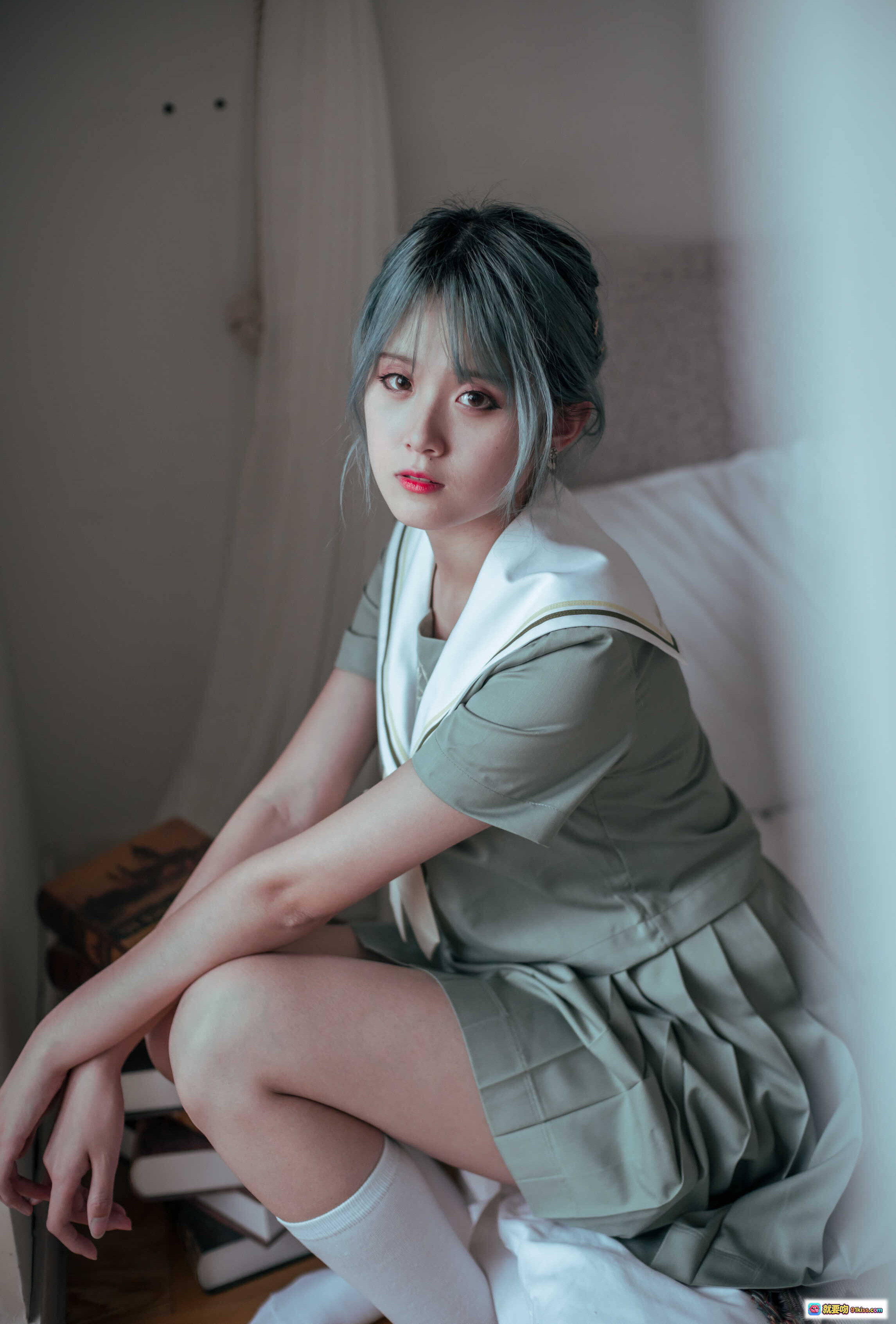 图片[8] - 秋楚楚私房写真调色版 | 白纱透视蕾丝内衣 | 蓝灰发色性感坐姿 | 24P高清美图 - 就要吻