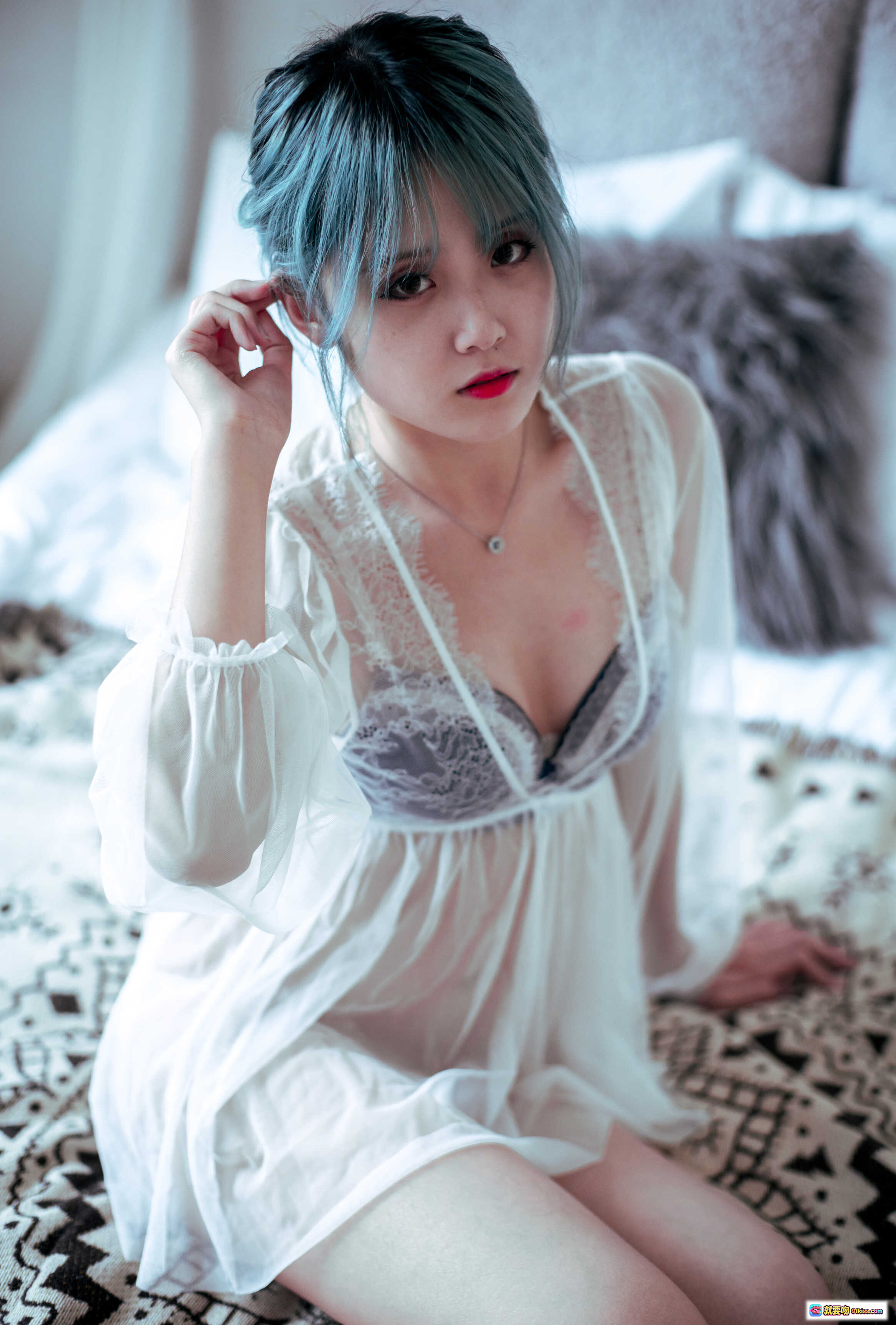 图片[10] - 秋楚楚私房写真调色版 | 白纱透视蕾丝内衣 | 蓝灰发色性感坐姿 | 24P高清美图 - 就要吻