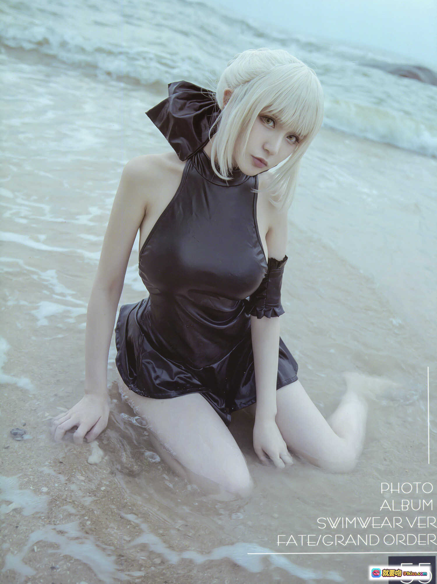 图片[3] - 阿尔托利亚·潘德拉贡泳装版Cosplay写真 | Fate/Grand Order角色扮演 | 海边水下拍摄 | 金发黑衣造型 | 19P高清图集 - 就要吻