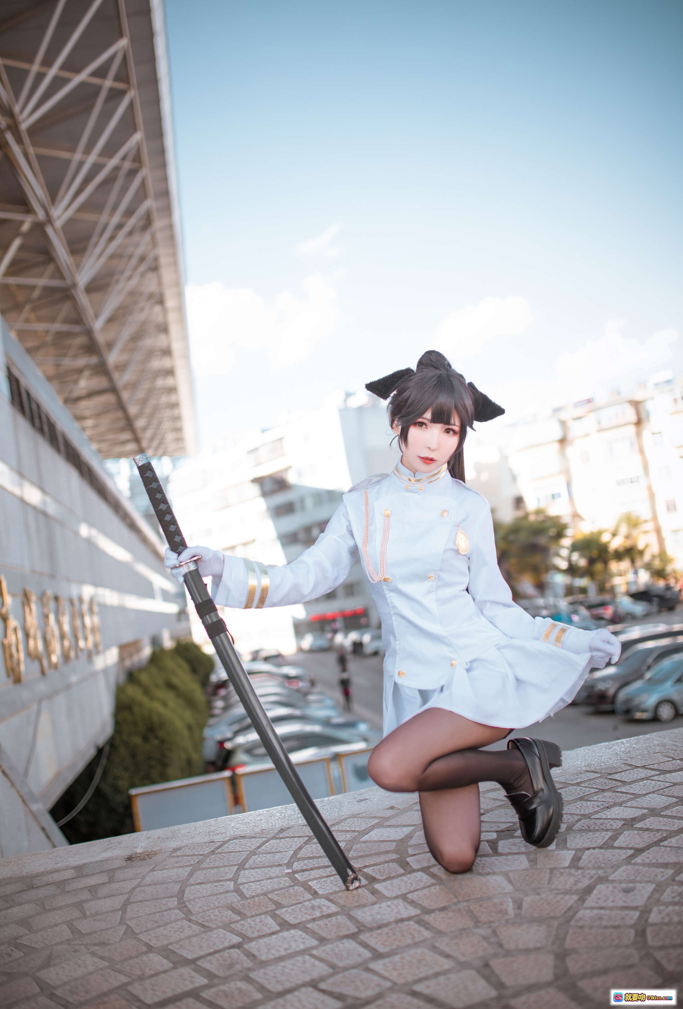 图片[5] - 碧蓝航线高雄cosplay 白色制服猫耳少女持刀跪姿 户外阳光写真 北之北VOL.05 高清9P美图 - 就要吻