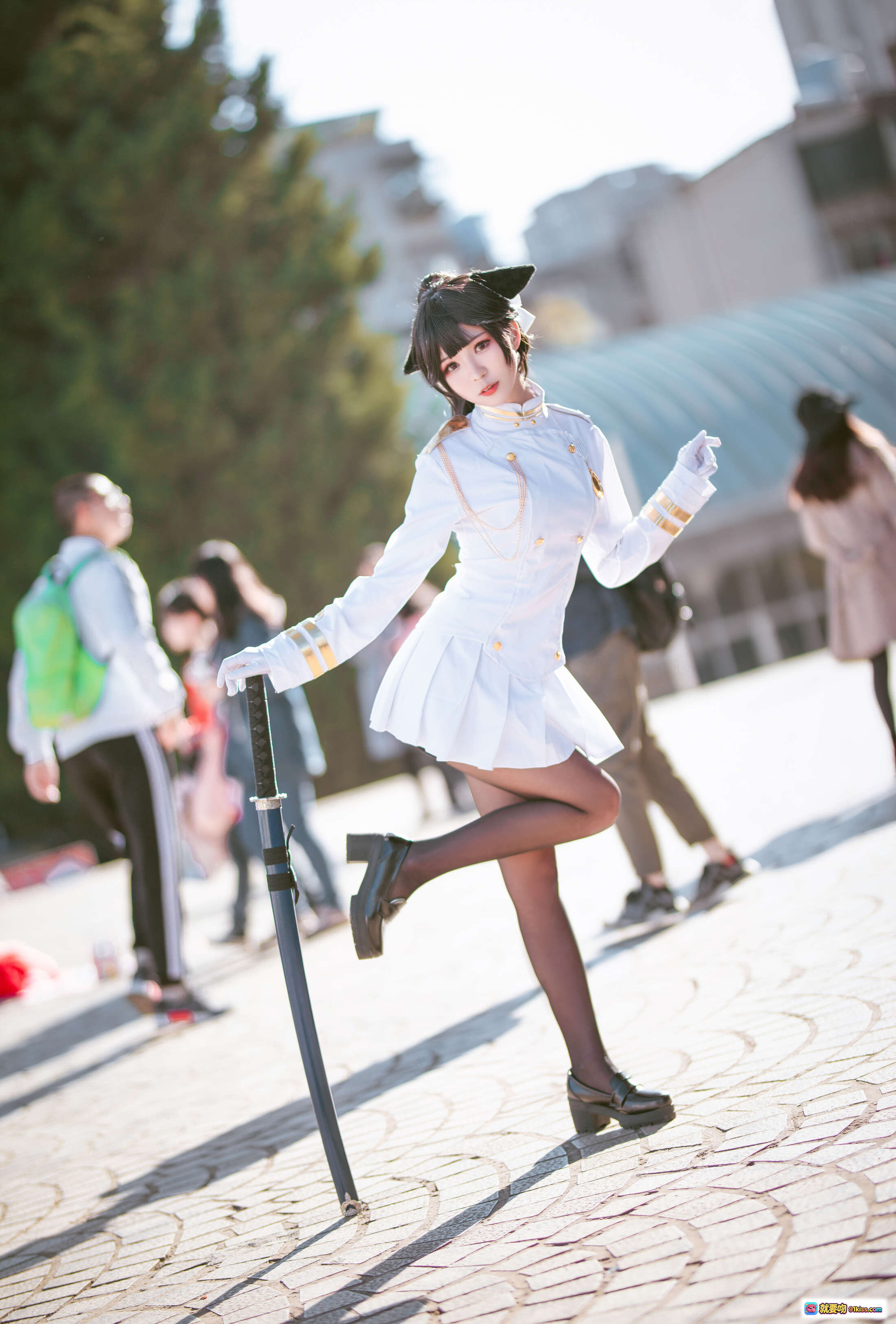 图片[8] - 碧蓝航线高雄cosplay 白色制服猫耳少女持刀跪姿 户外阳光写真 北之北VOL.05 高清9P美图 - 就要吻