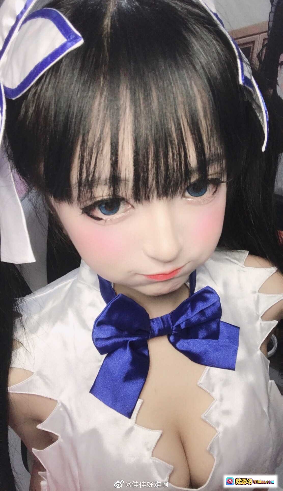 图片[1] - 佳佳好难啊VOL.32 赫斯缇雅cosplay 地下城寻求邂逅是否搞错了什么 白蓝女仆装 萌系妆容 二次元角色扮演 精致还原 - 就要吻