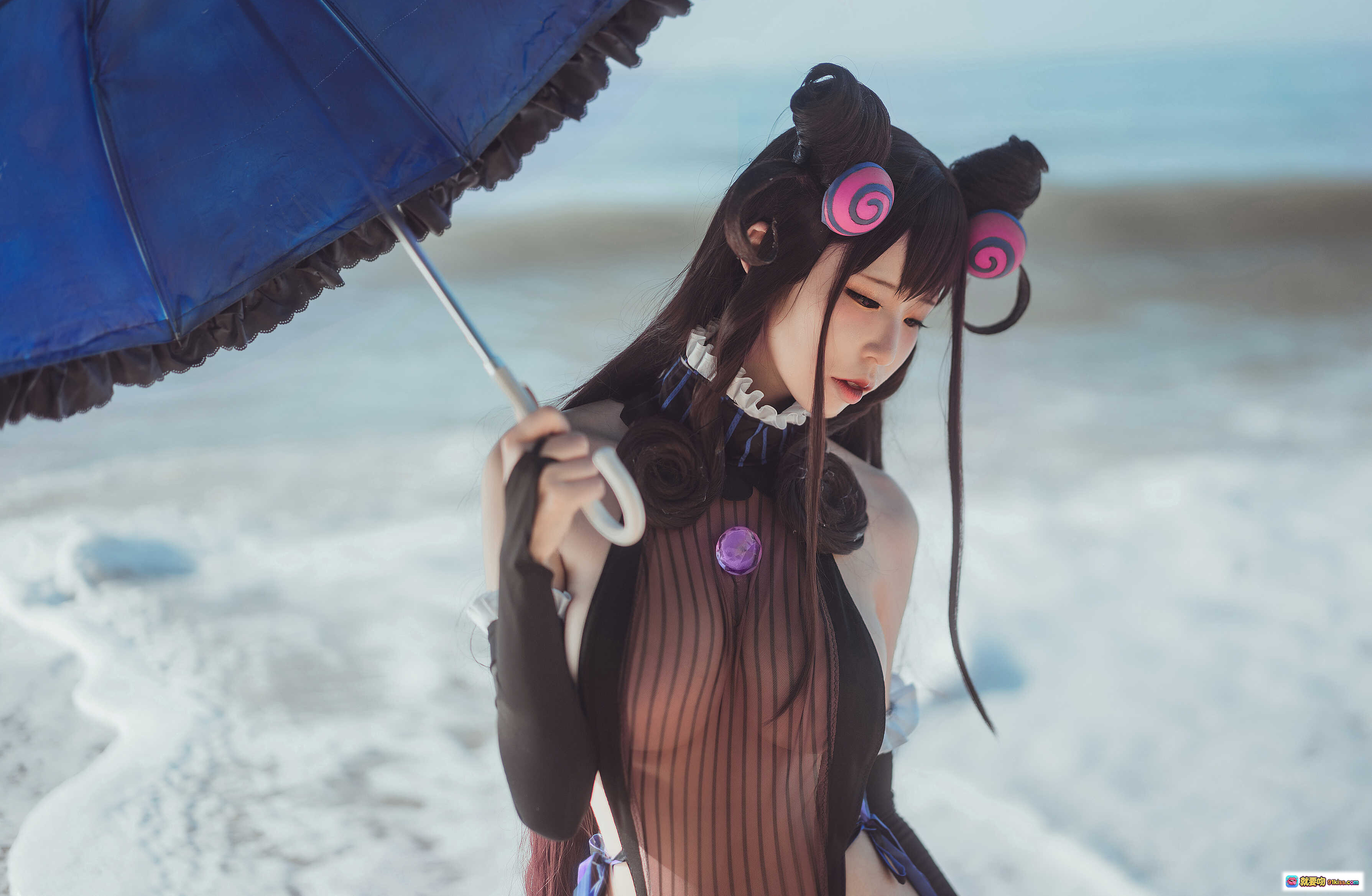 爱老师紫式部cos泳装海边撑蓝伞写真 12P高清图集 - 就要吻