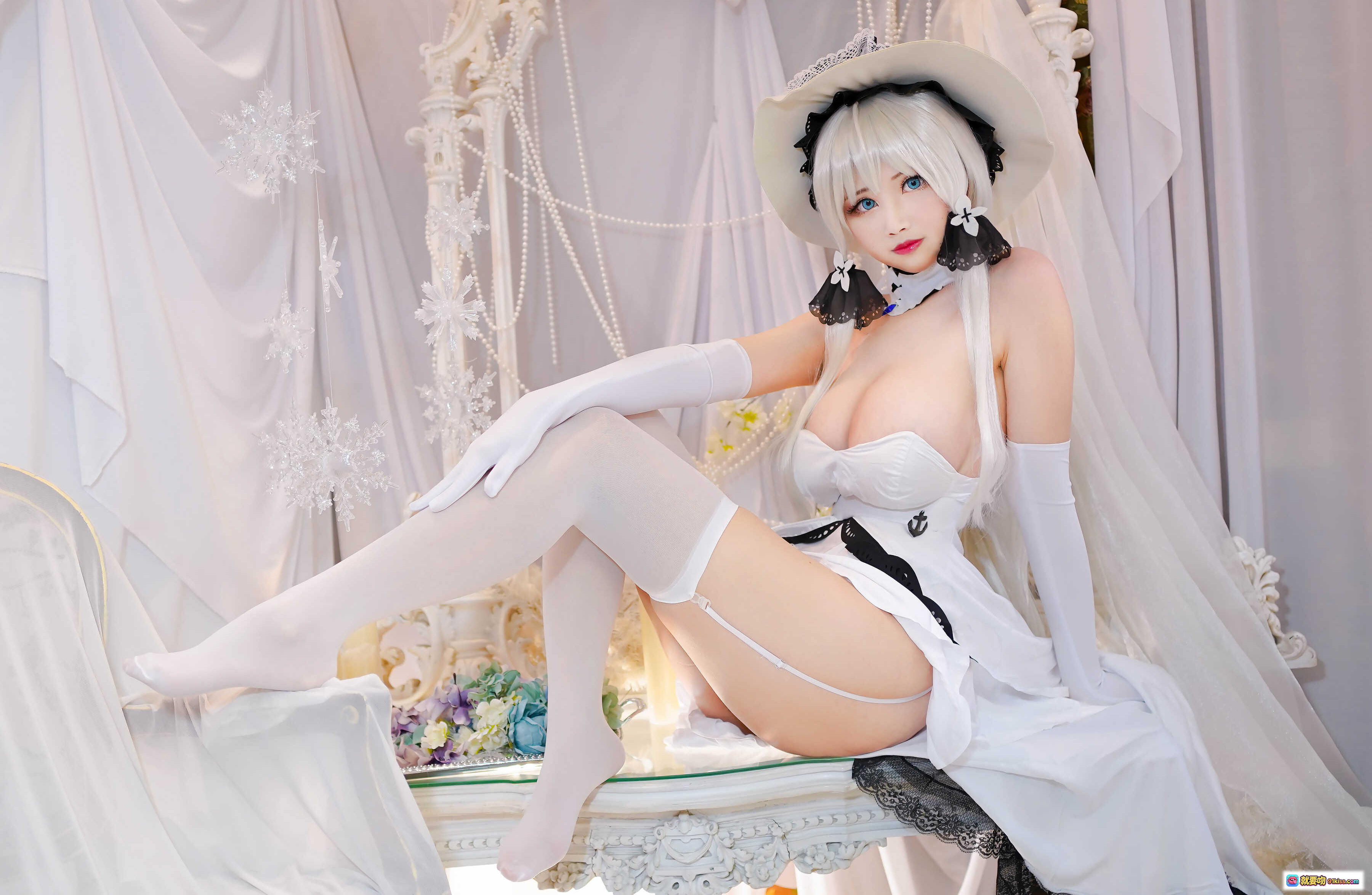 图片[10] - KaYa萱 NO.031 光辉 cosplay 白发女仆装 白色长袜 手套 优雅坐姿 20P高清写真 - 就要吻
