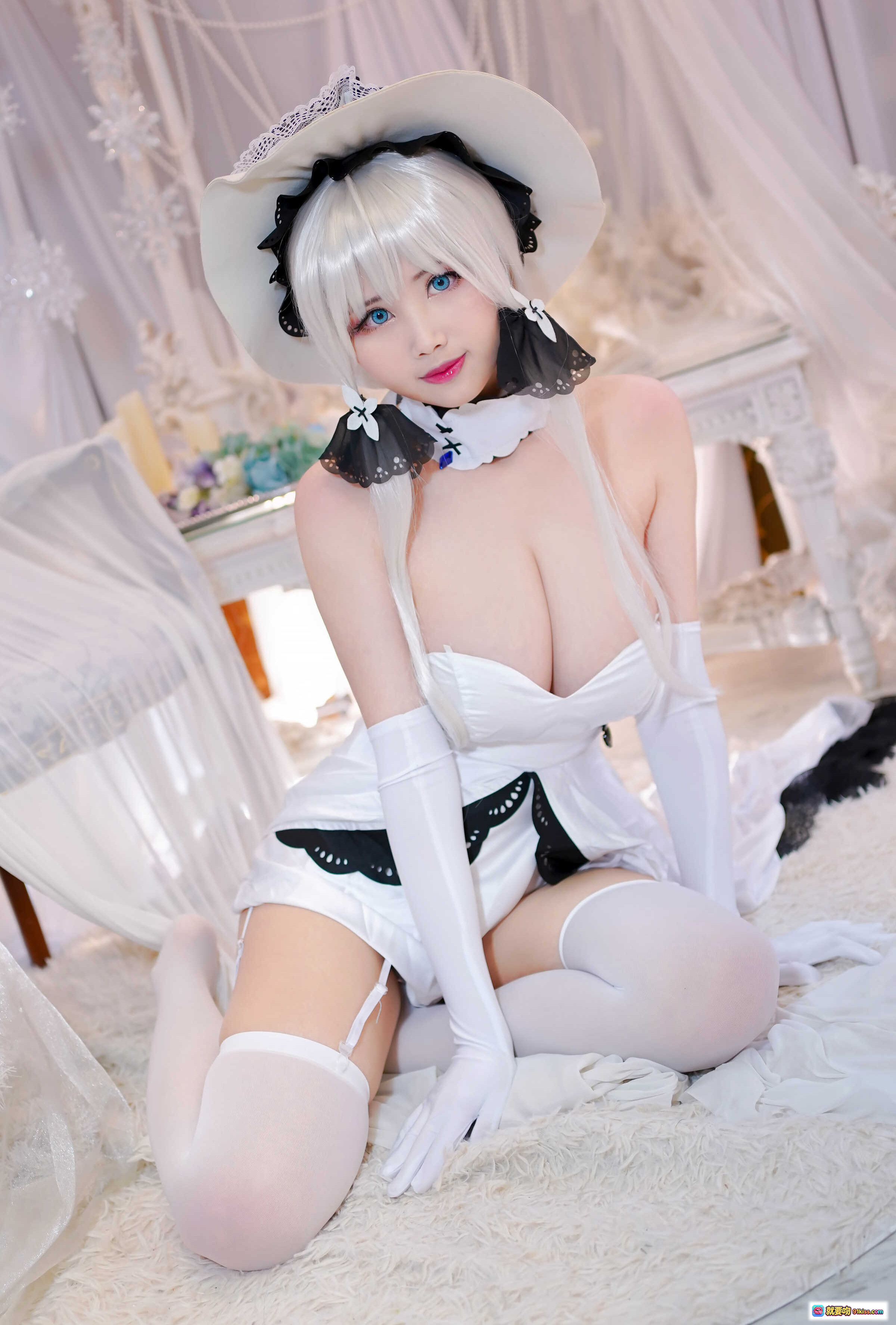 图片[2] - KaYa萱 NO.031 光辉 cosplay 白发女仆装 白色长袜 手套 优雅坐姿 20P高清写真 - 就要吻