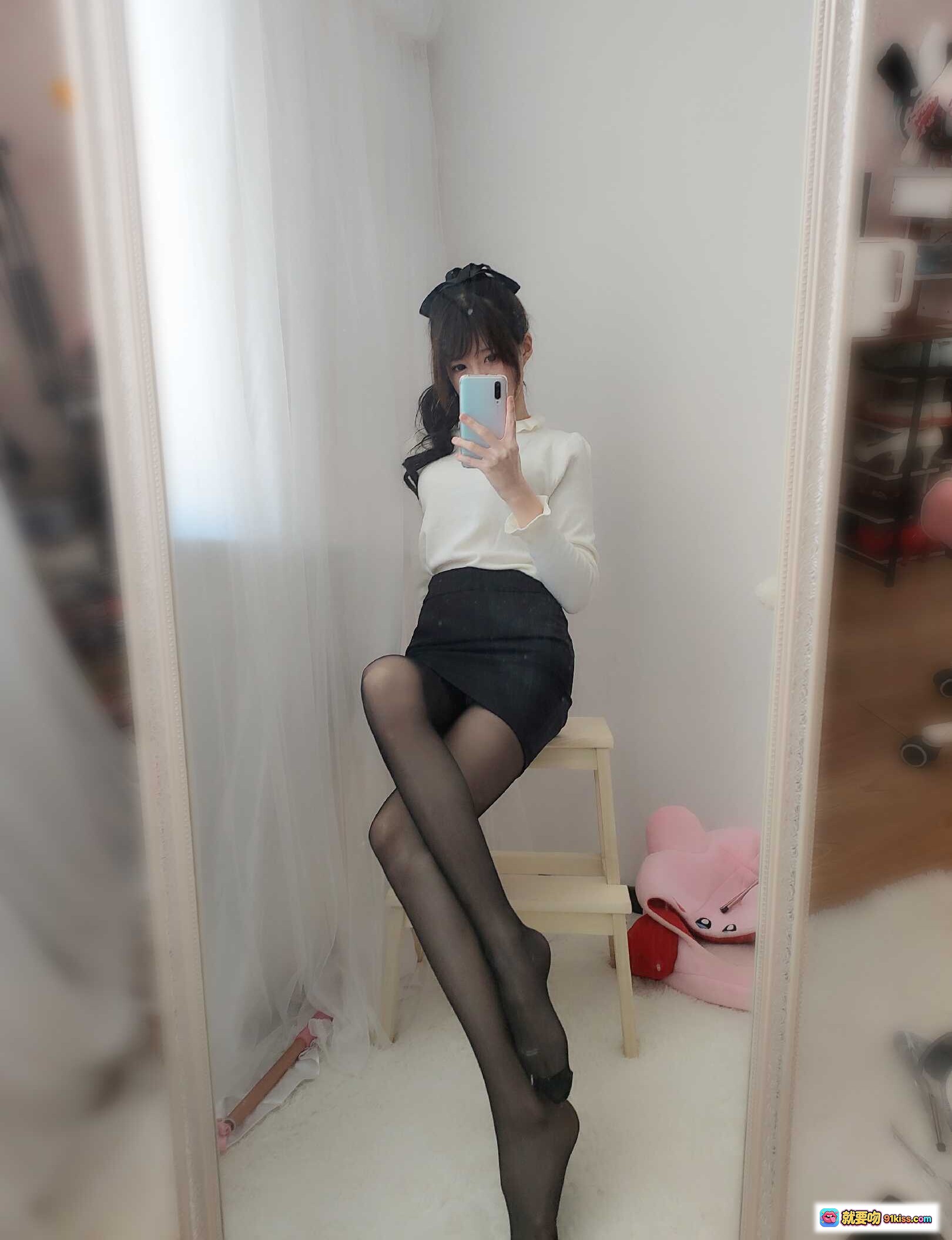 图片[3] - Nagesa魔物喵NO.016生日特刊 黑丝美腿性感写真 18P高清图集 白毯镜前优雅姿态 - 就要吻