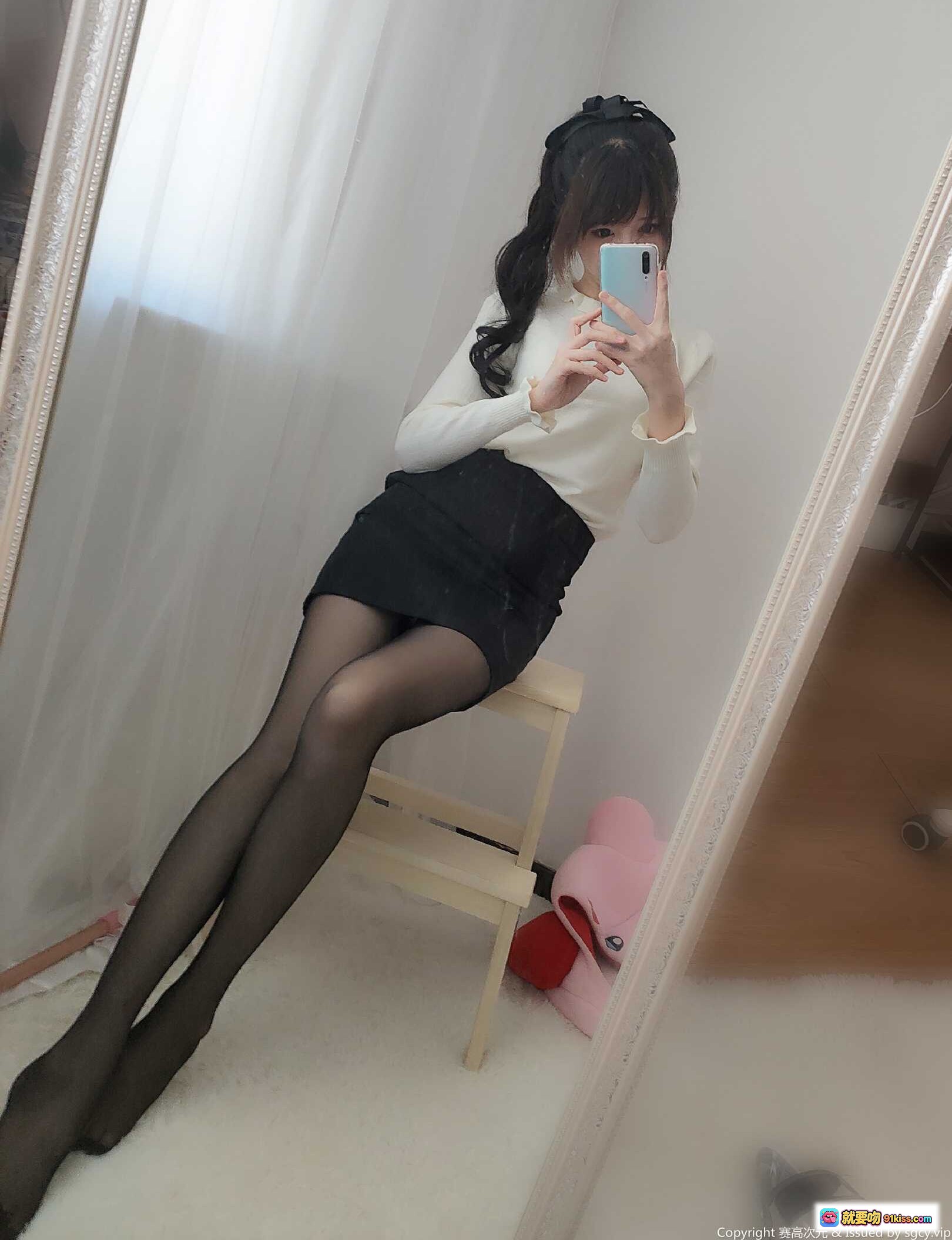 图片[5] - Nagesa魔物喵NO.016生日特刊 黑丝美腿性感写真 18P高清图集 白毯镜前优雅姿态 - 就要吻