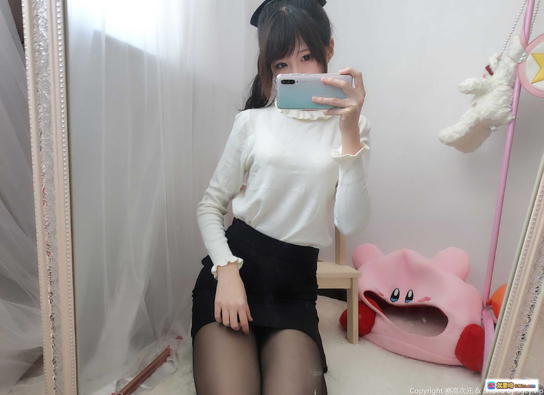图片[9] - Nagesa魔物喵NO.016生日特刊 黑丝美腿性感写真 18P高清图集 白毯镜前优雅姿态 - 就要吻