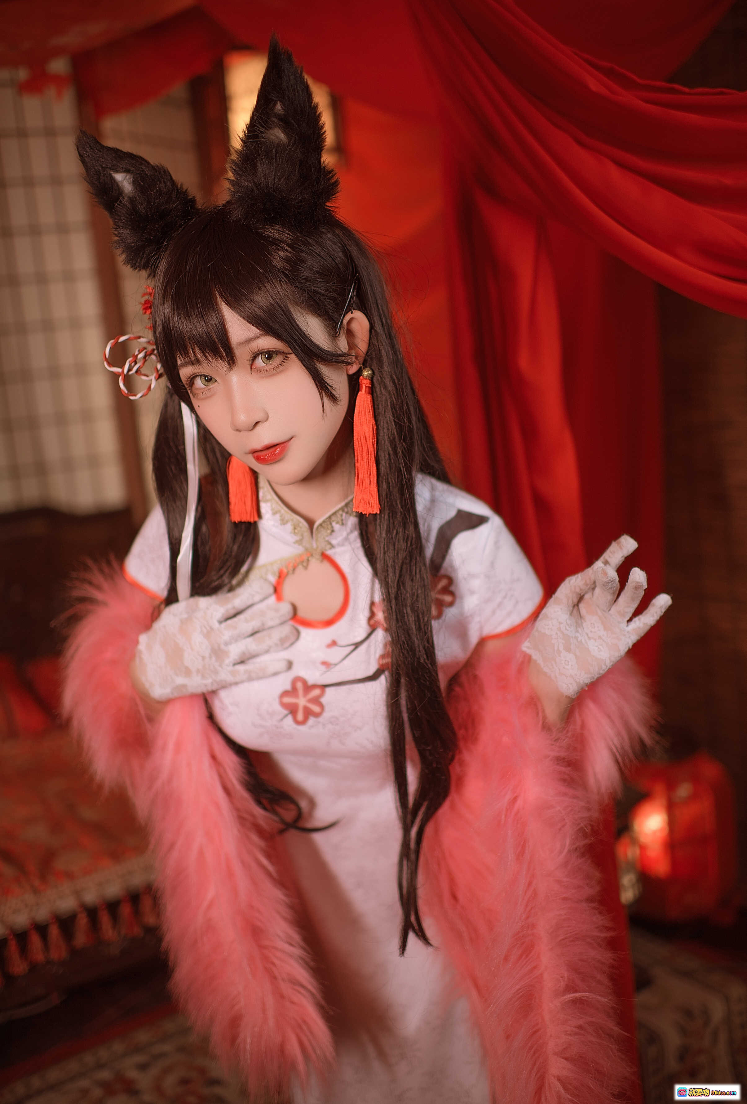 图片[4] - 樱落酱NO.005爱宕新春旗袍写真｜白底红花旗袍+粉色毛绒披肩+猫耳发饰+日式和风场景 - 就要吻