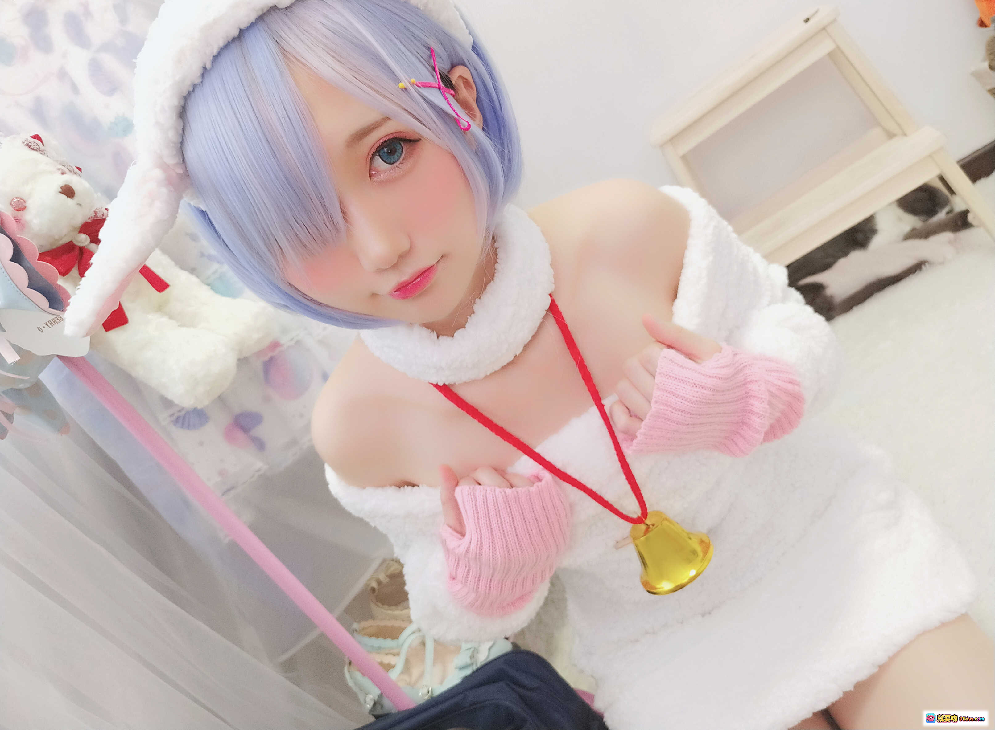 图片[7] - Nagesa魔物喵 NO.007 レム子ヒツジ cosplay 羊耳白毛领 金铃红绳 粉袜裸体写真 20P1V 107M - 就要吻