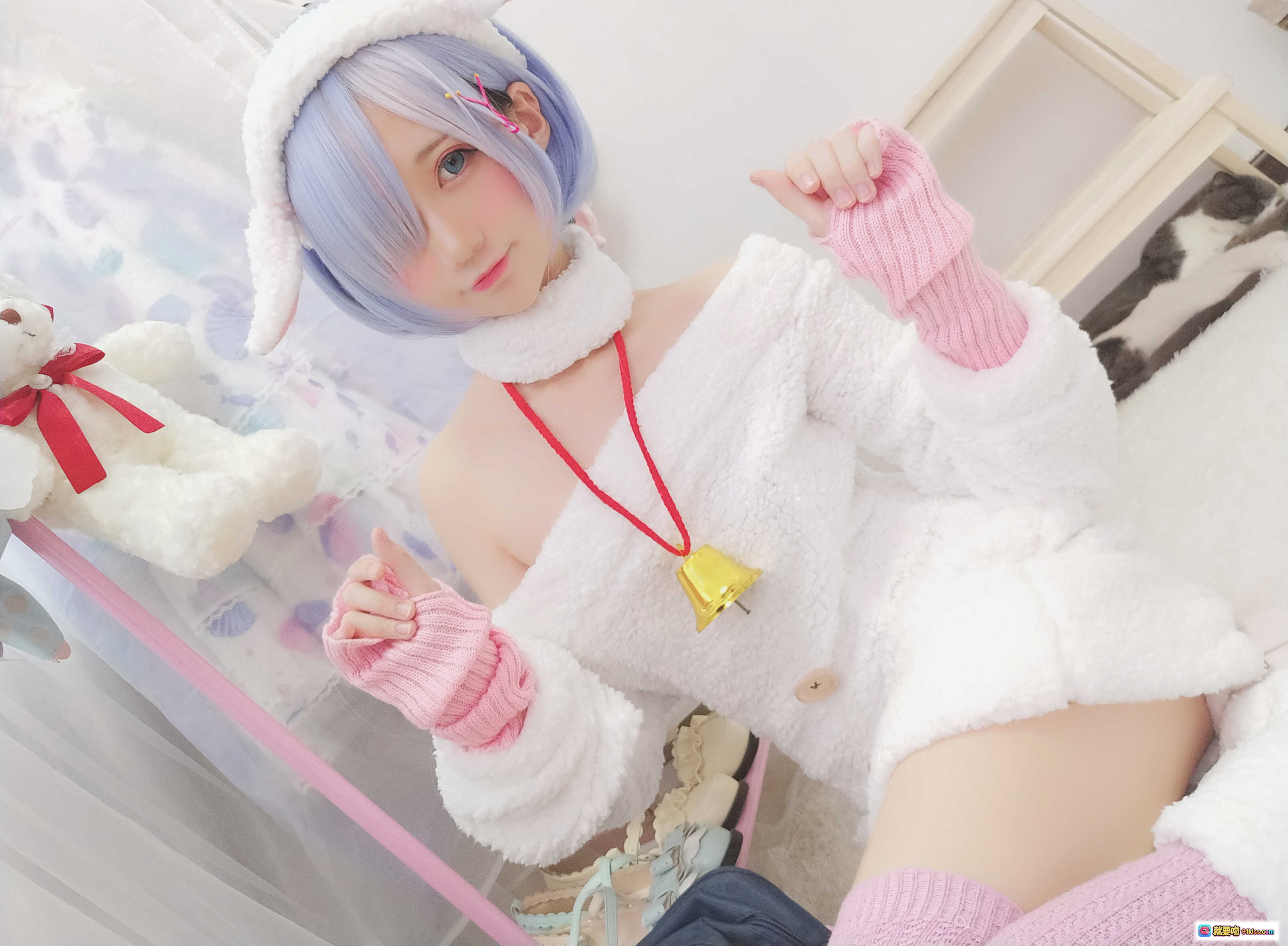图片[3] - Nagesa魔物喵 NO.007 レム子ヒツジ cosplay 羊耳白毛领 金铃红绳 粉袜裸体写真 20P1V 107M - 就要吻