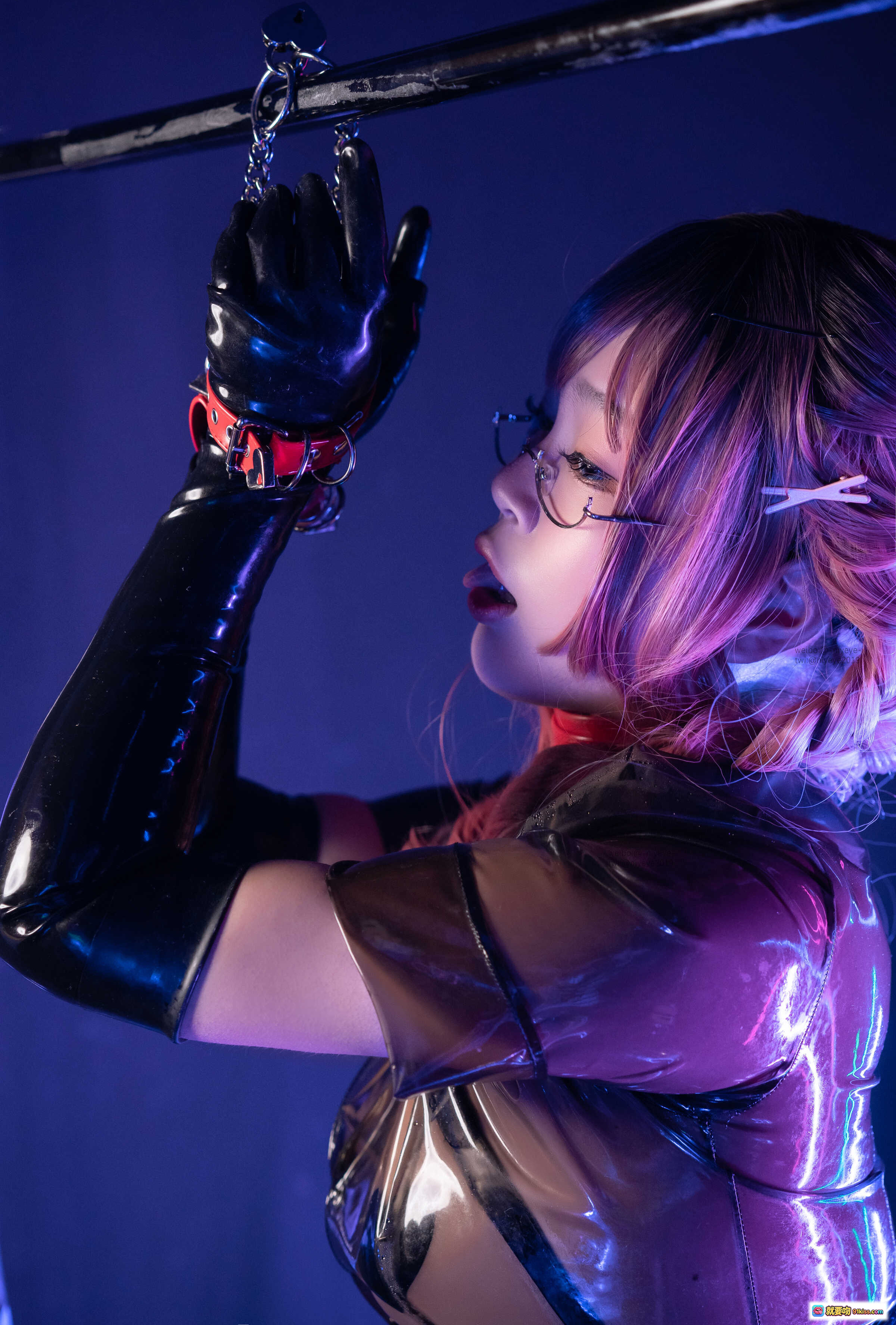 图片[7] - 白烨 VOL.035 痴女看护妇 cosplay 写真 | 透明紧身衣+黑色长靴+霓虹灯光场景 | 101P高清图集 - 就要吻