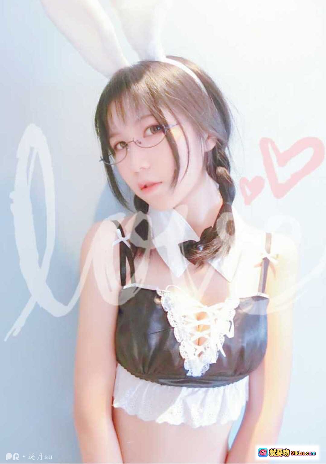 图片[2] - 逐月SU可爱萌系写真｜白兔连帽衫+黑丝女仆装｜甜美少女风拍照｜日系软妹风格｜大好き粉色背景 - 就要吻