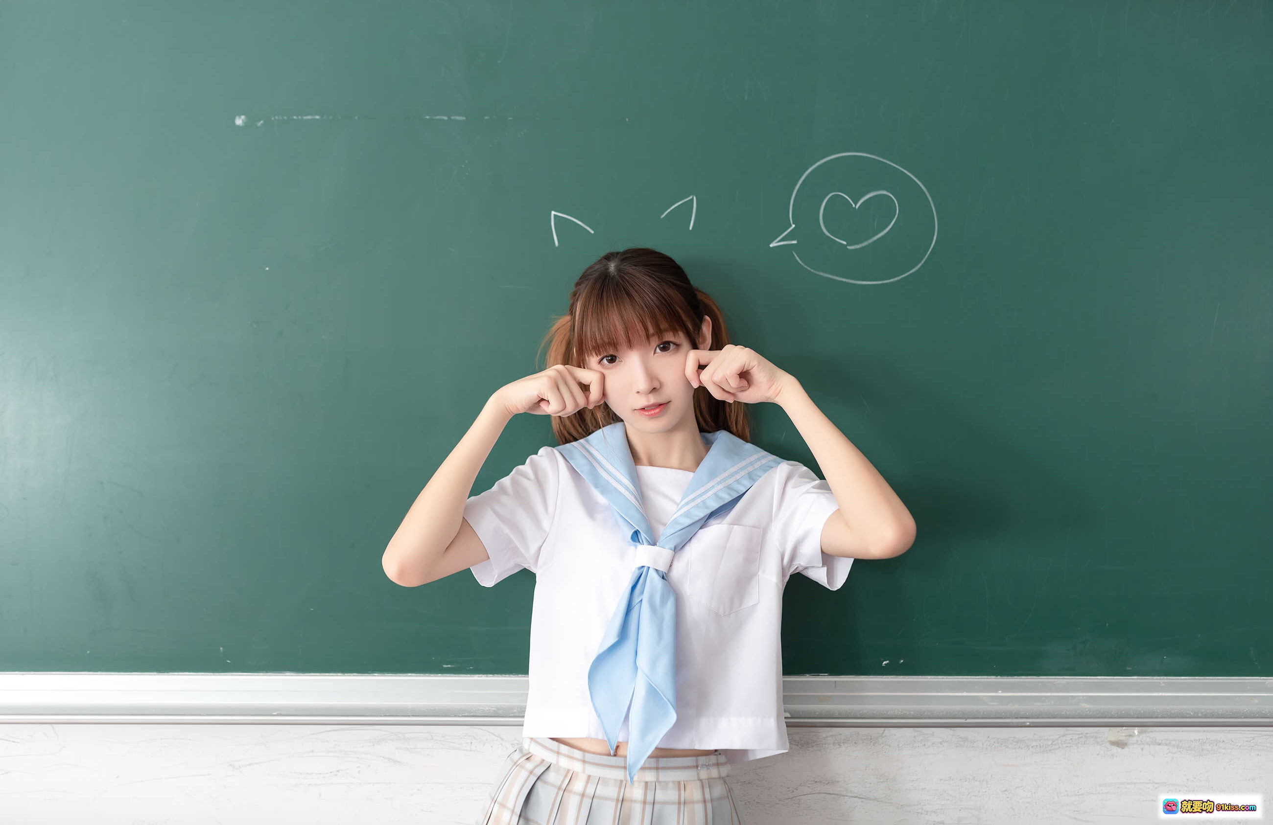 图片[3] - 祖木子NO.003清纯女学生制服写真 白色丝袜格子裙蓝领结坐姿优雅室内拍摄 - 就要吻