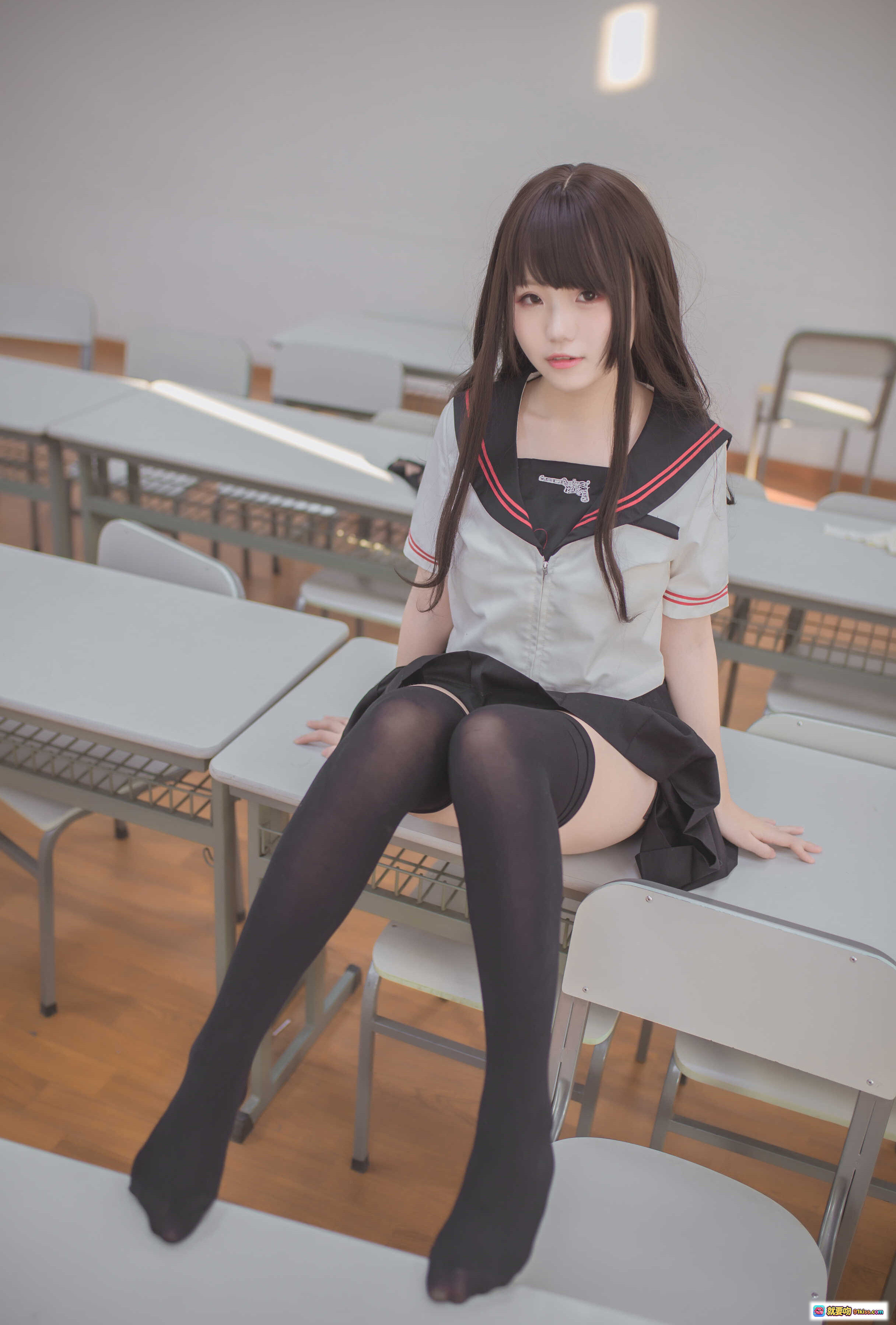 图片[3] - Yoko宅夏NO.003黑丝JK制服写真 课堂坐姿清纯性感 39P高清图集 学生装黑丝美腿教室场景 - 就要吻