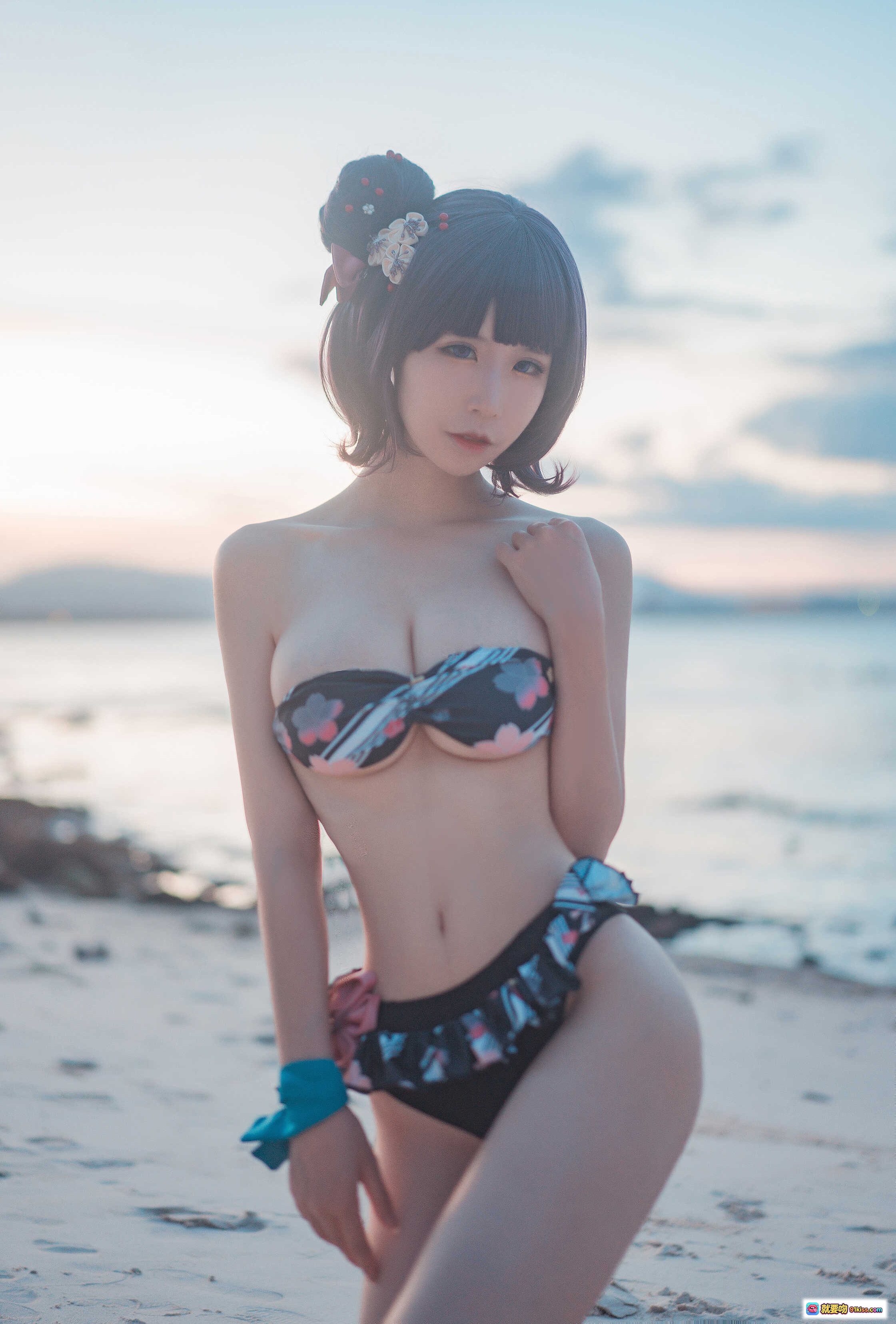 图片[2] - 爱老师葛饰北斋泳装写真｜沙滩日系少女风｜黑底樱花比基尼｜21P高清图集 - 就要吻