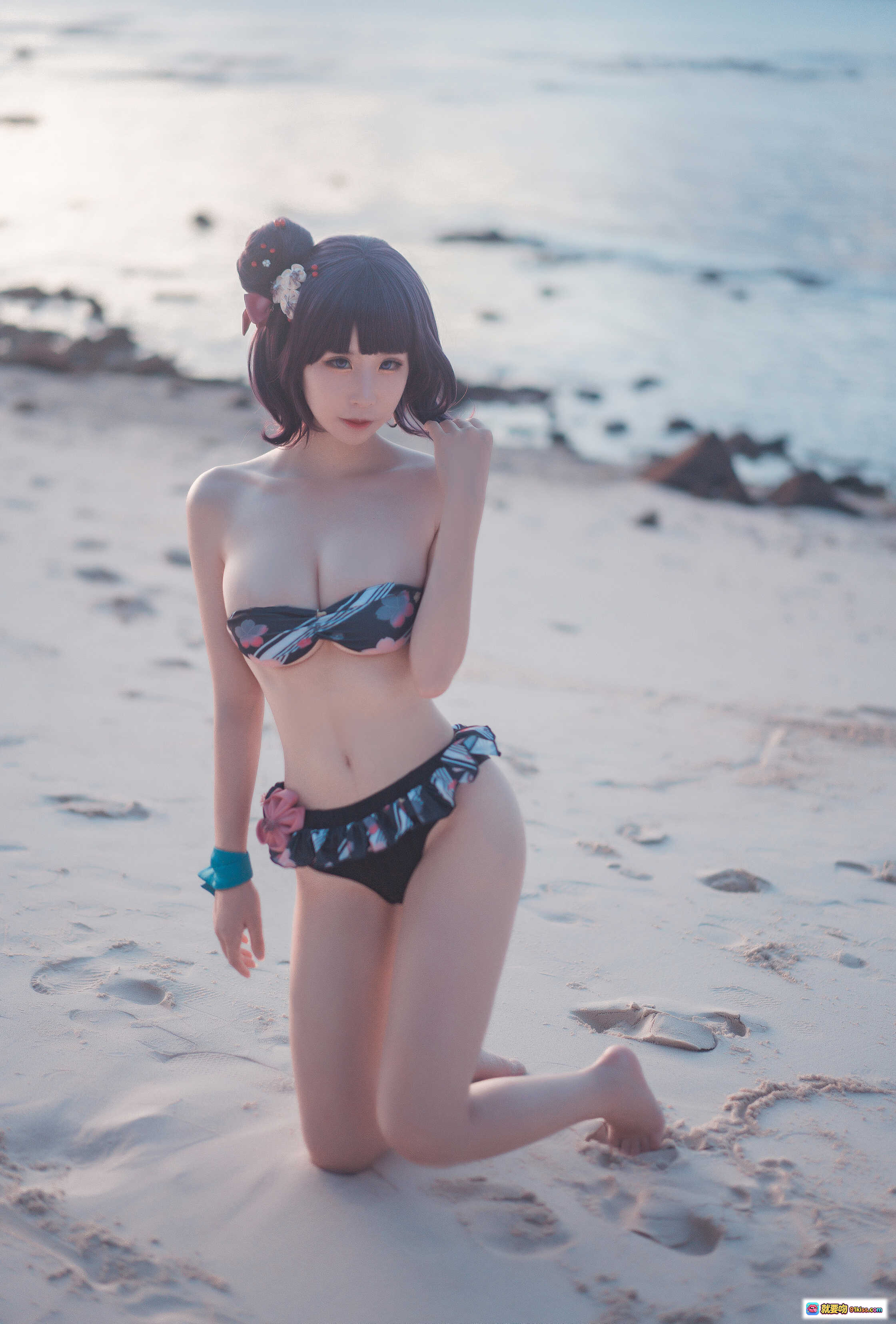 图片[10] - 爱老师葛饰北斋泳装写真｜沙滩日系少女风｜黑底樱花比基尼｜21P高清图集 - 就要吻