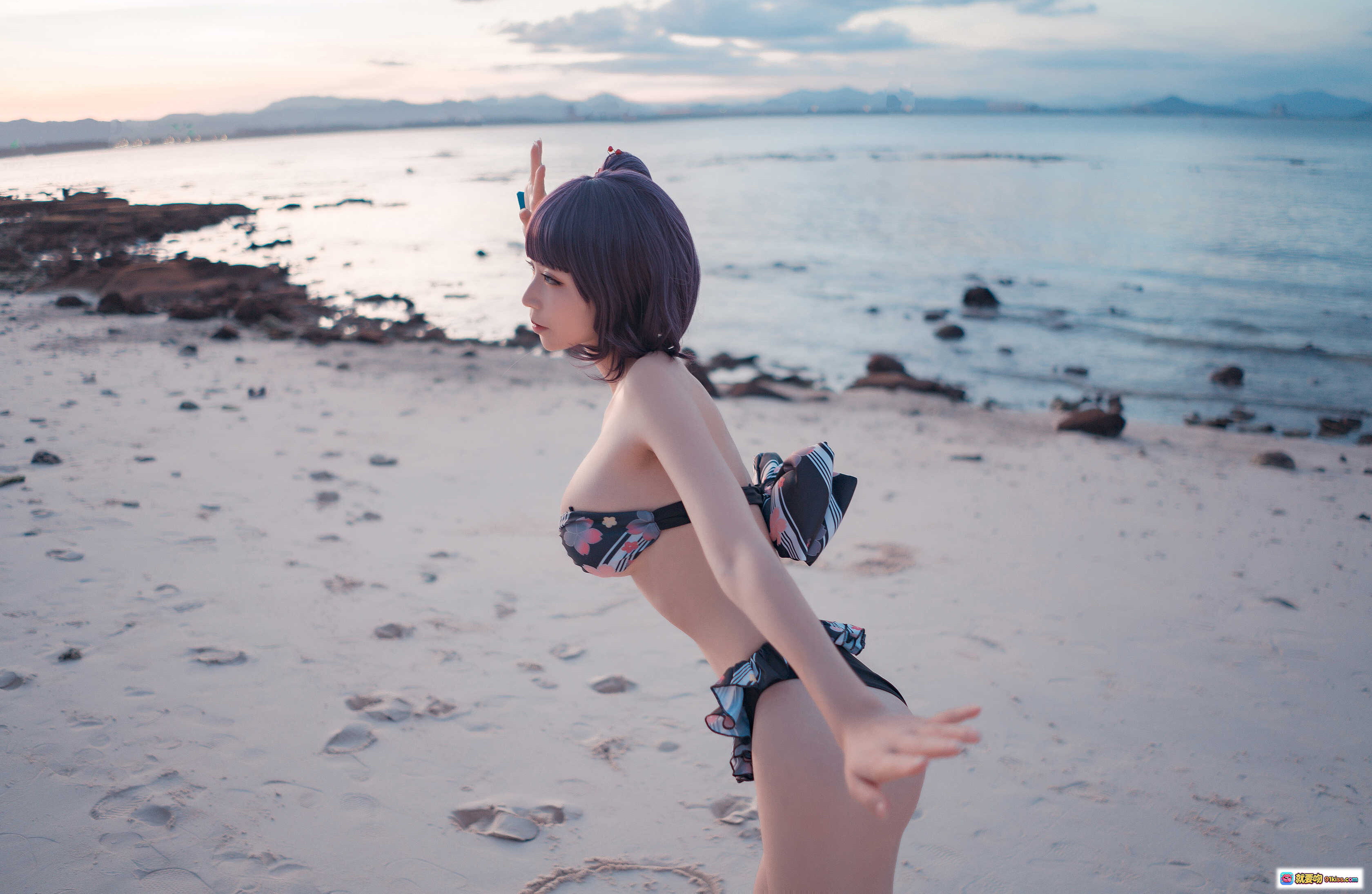 图片[6] - 爱老师葛饰北斋泳装写真｜沙滩日系少女风｜黑底樱花比基尼｜21P高清图集 - 就要吻