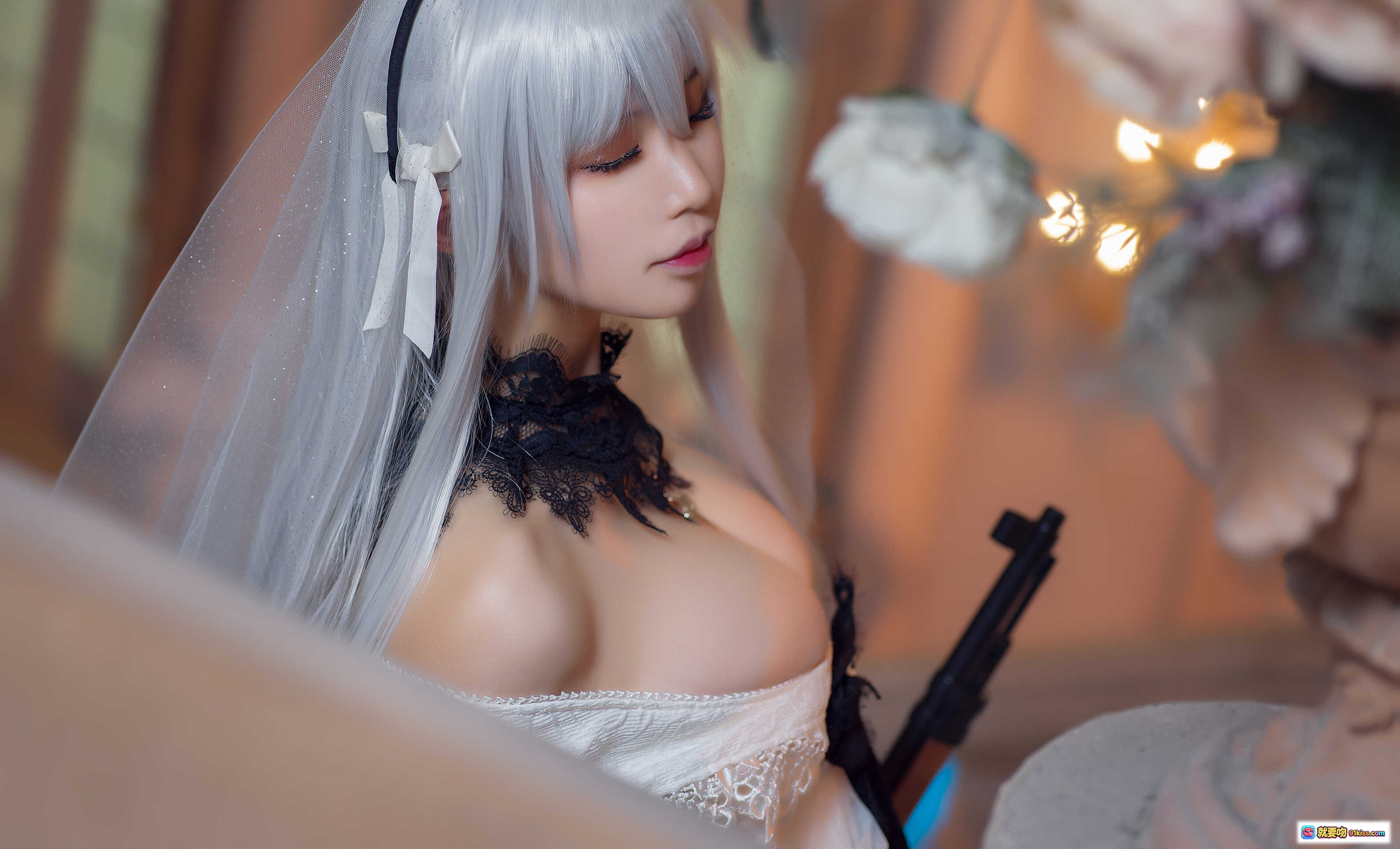图片[6] - 爱老师少女前线Kar98k Cosplay写真 白发蕾丝婚纱持枪楼梯场景 17P高清图集 - 就要吻
