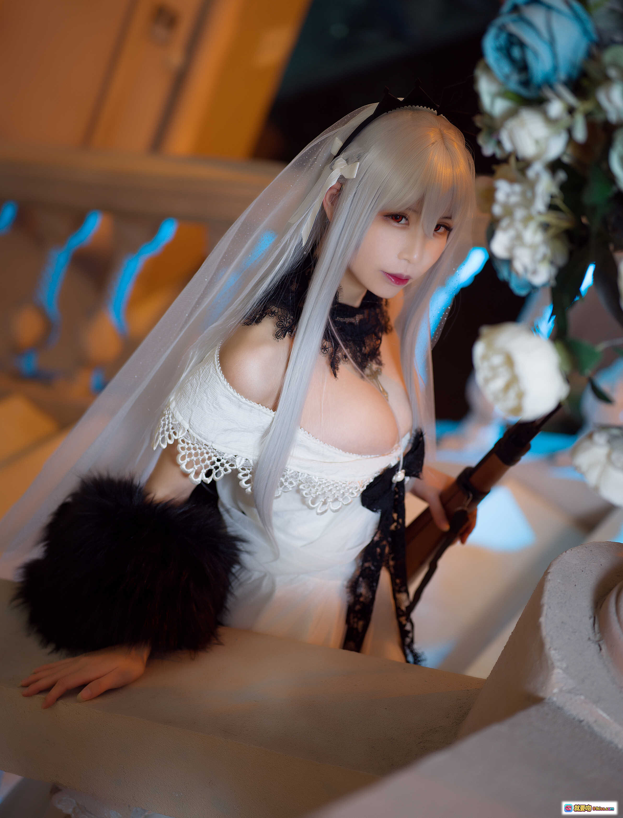 图片[10] - 爱老师少女前线Kar98k Cosplay写真 白发蕾丝婚纱持枪楼梯场景 17P高清图集 - 就要吻