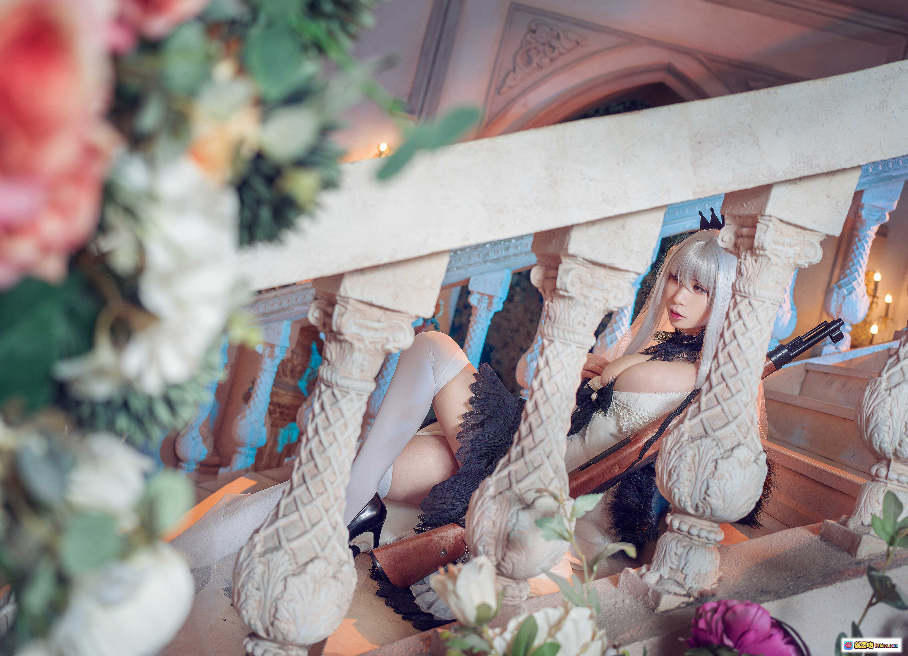 图片[2] - 爱老师少女前线Kar98k Cosplay写真 白发蕾丝婚纱持枪楼梯场景 17P高清图集 - 就要吻