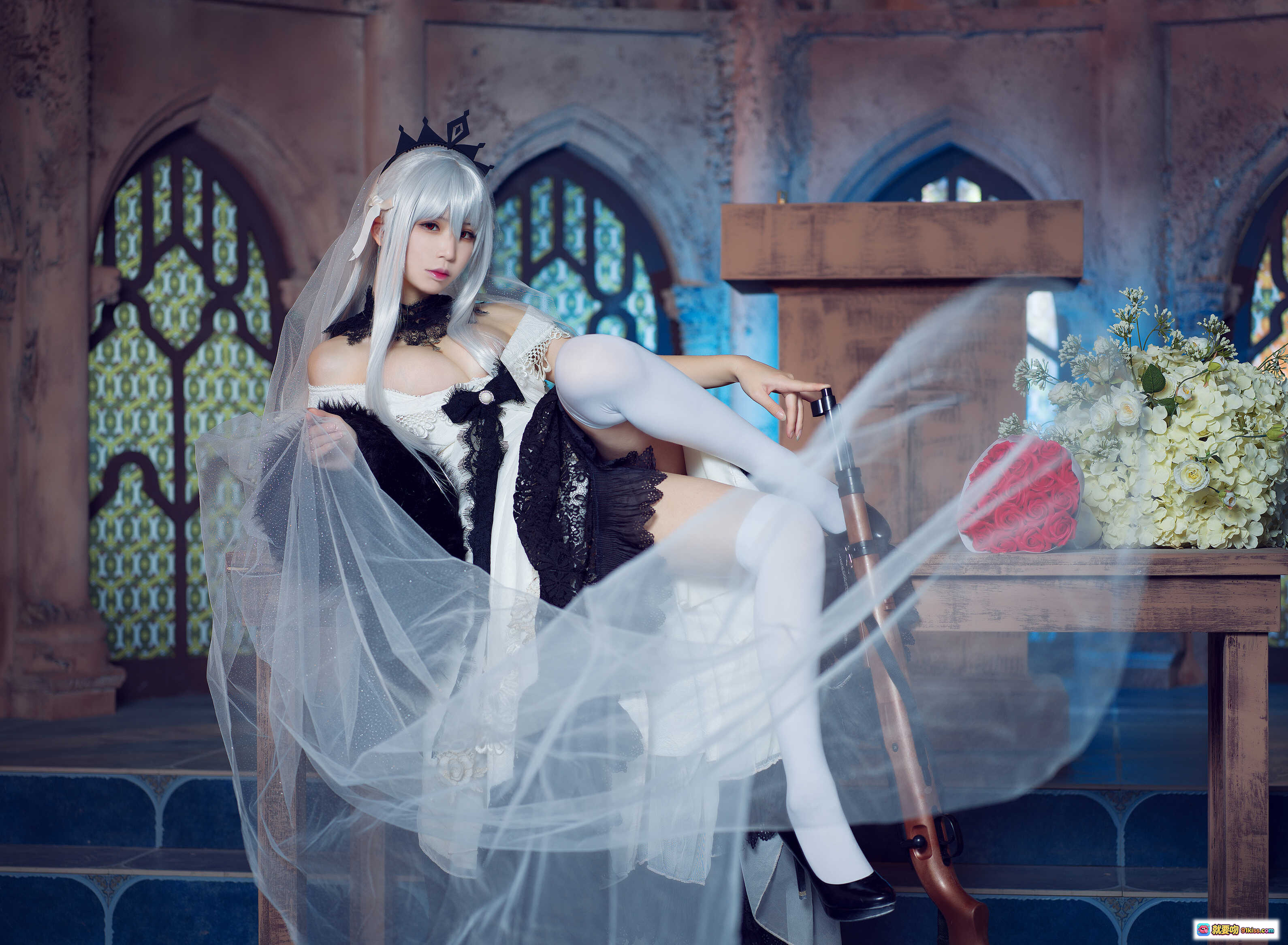 图片[5] - 爱老师少女前线Kar98k Cosplay写真 白发蕾丝婚纱持枪楼梯场景 17P高清图集 - 就要吻
