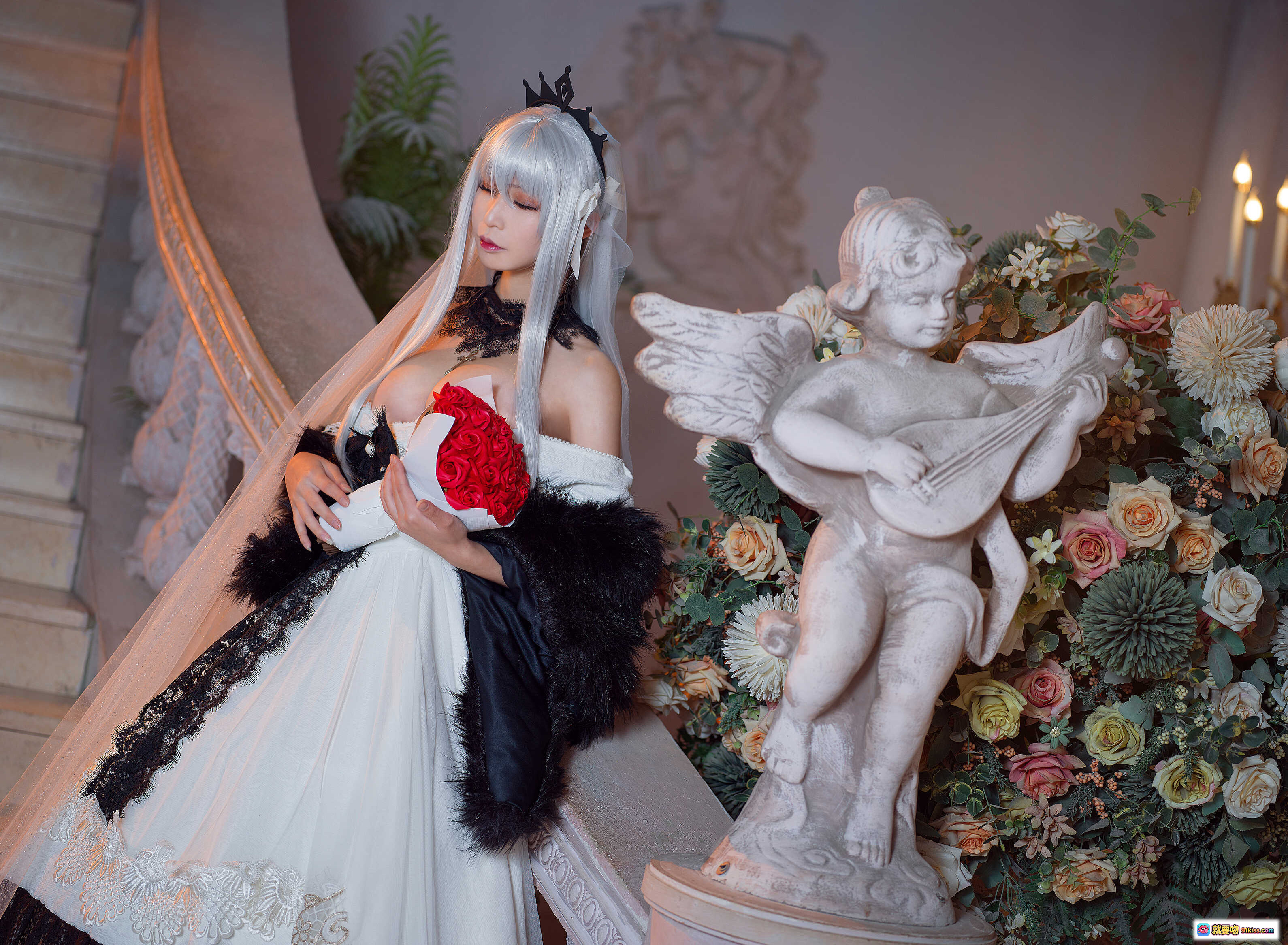 图片[8] - 爱老师少女前线Kar98k Cosplay写真 白发蕾丝婚纱持枪楼梯场景 17P高清图集 - 就要吻