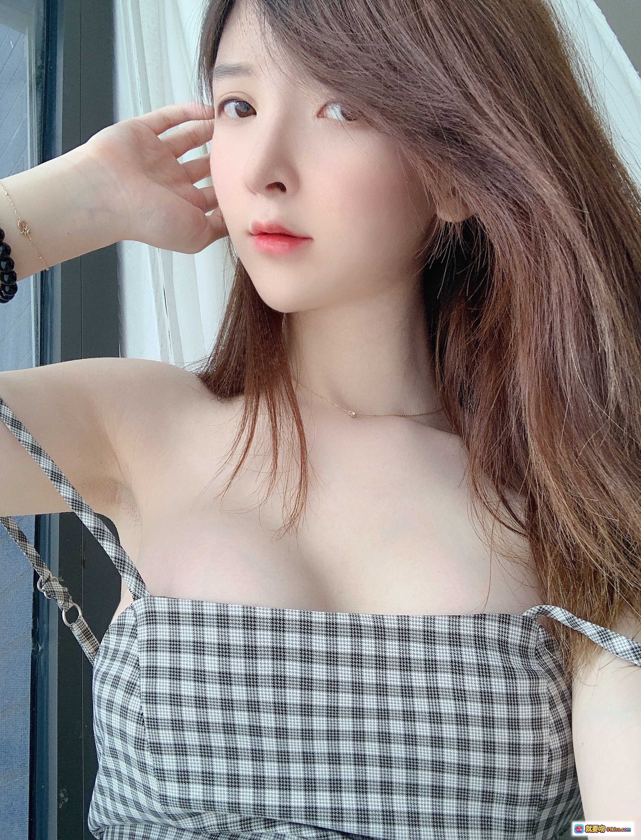 图片[8] - 一小央泽NO.050 泽鸽的爱 格子吊带 温柔长发 黑珠手链 自拍美照 16P2V 65MB - 就要吻