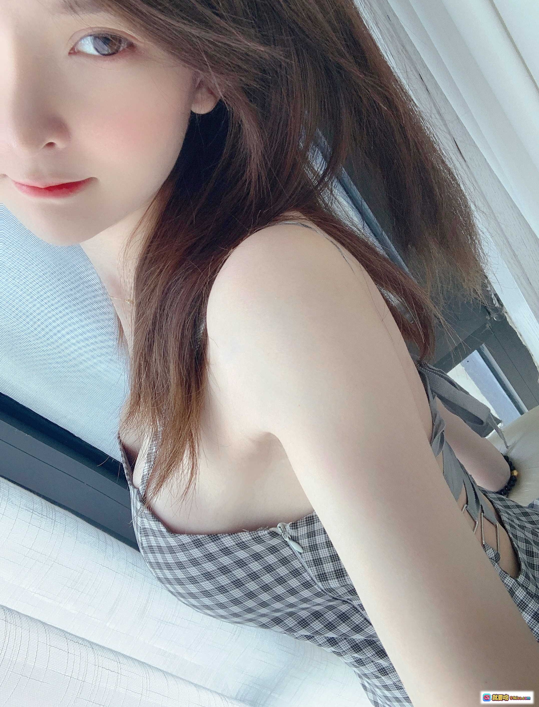 图片[10] - 一小央泽NO.050 泽鸽的爱 格子吊带 温柔长发 黑珠手链 自拍美照 16P2V 65MB - 就要吻