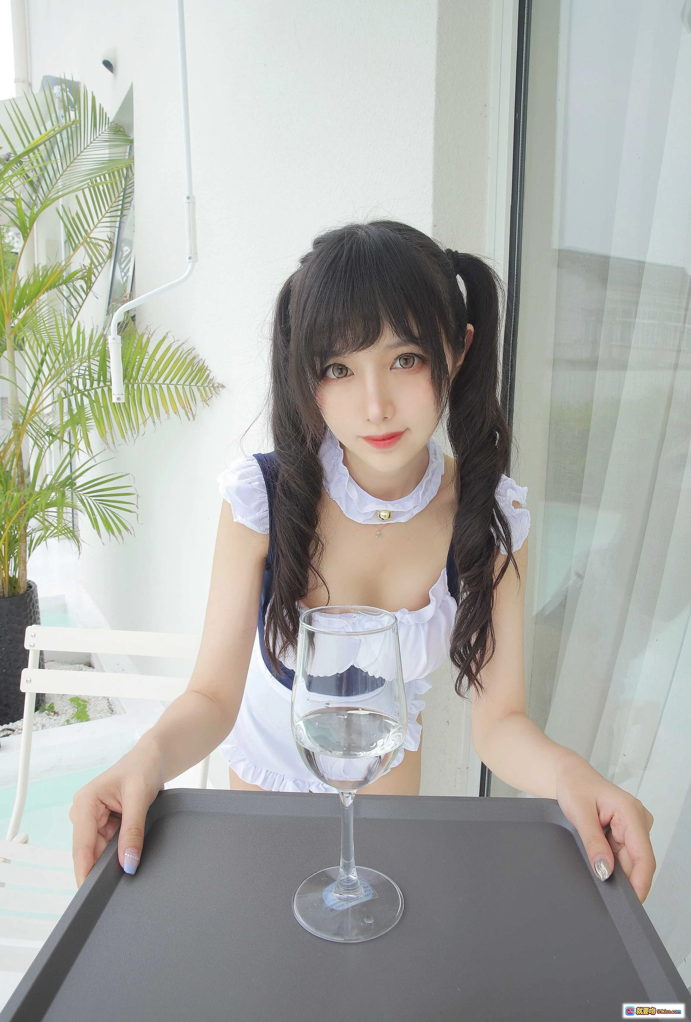 Shika小鹿鹿NO.063双马尾日电子版写真 10P32MB 白色女仆装托盘水杯清新室内摄影 - 就要吻