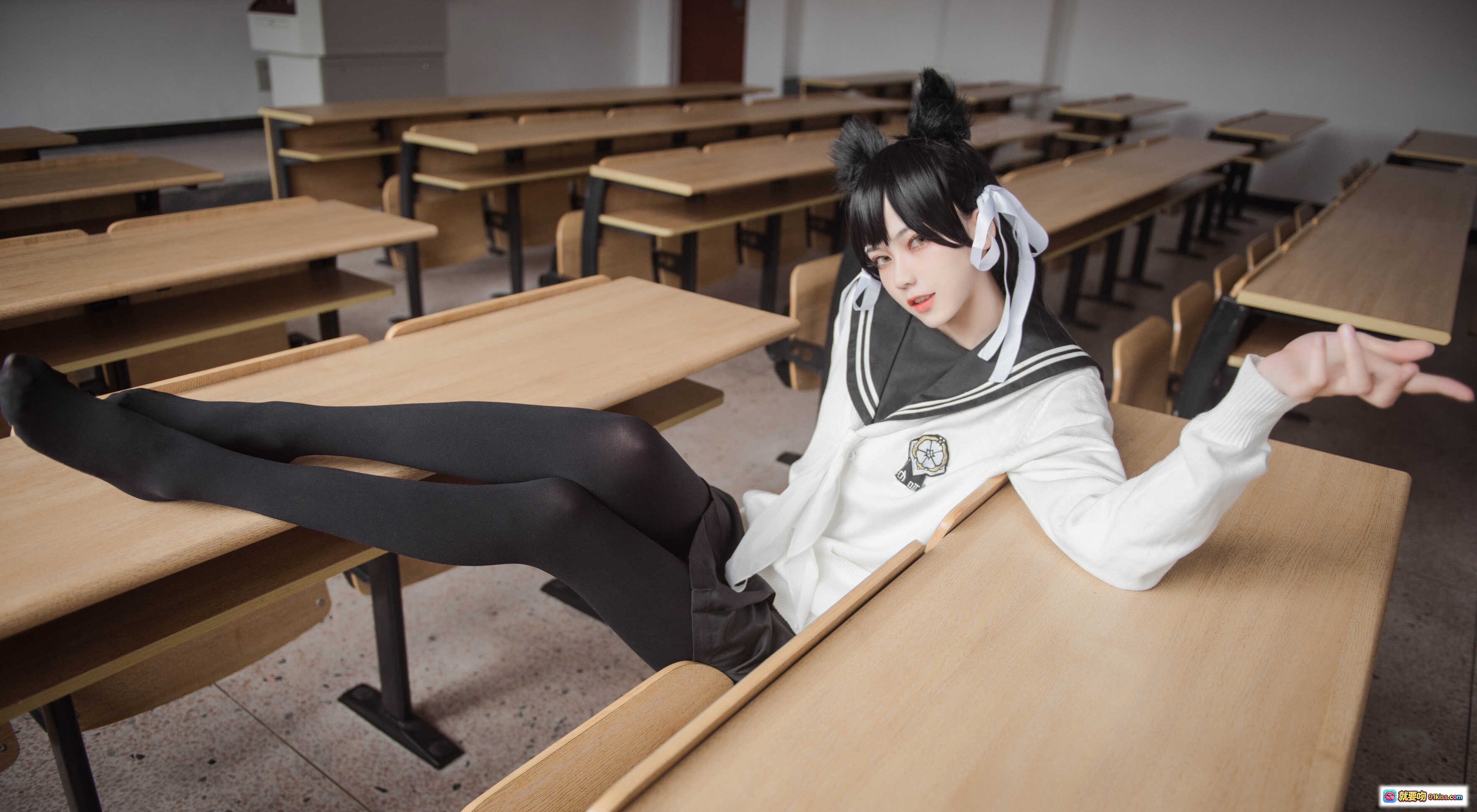 图片[2] - 爱宕制服cosplay写真 | 黑丝美腿教室场景 | 你的负卿NO.003高清图集 - 就要吻