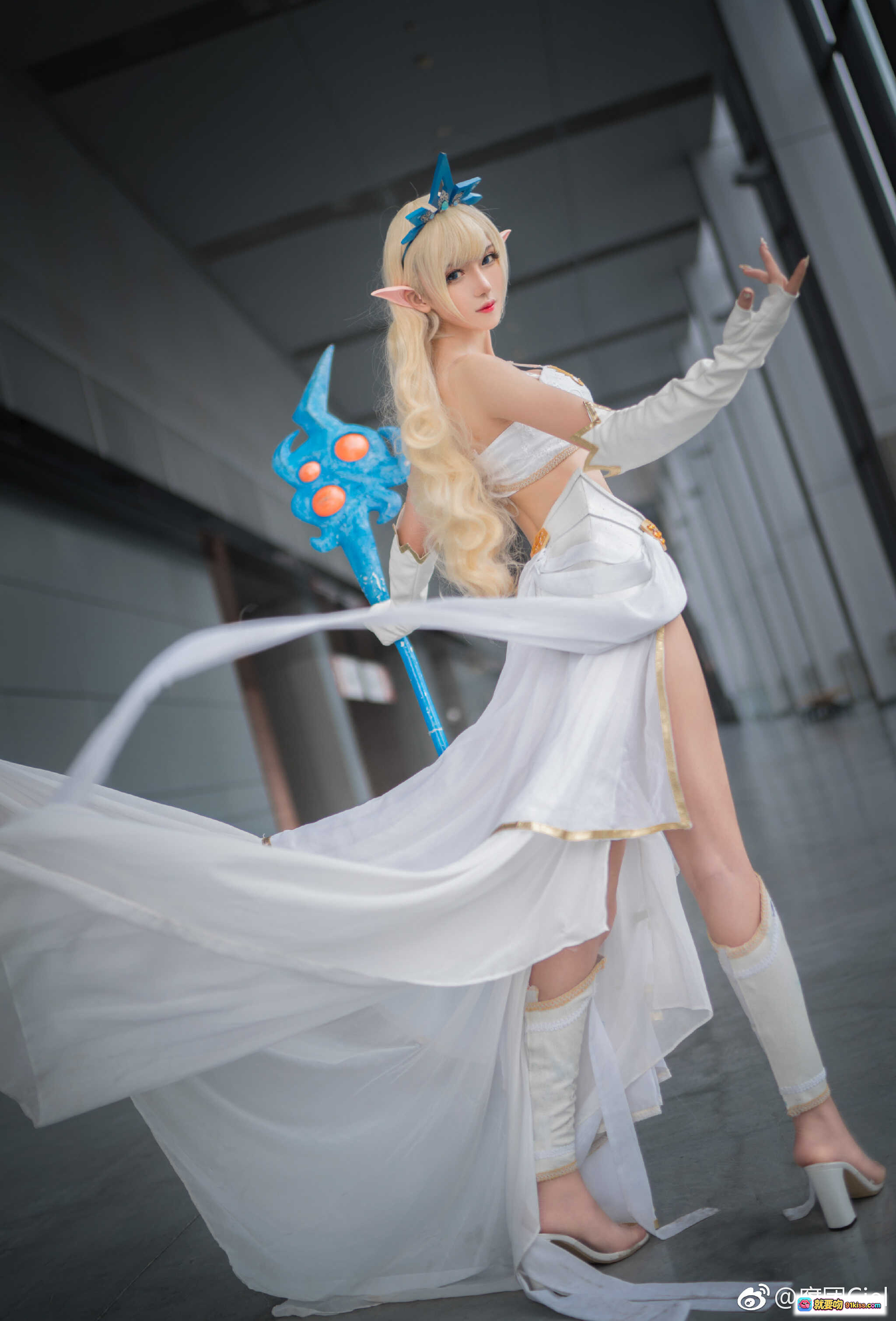 图片[6] - 腐团儿cos英雄联盟风女LOL角色扮演白色长裙高跟鞋美腿写真 - 就要吻