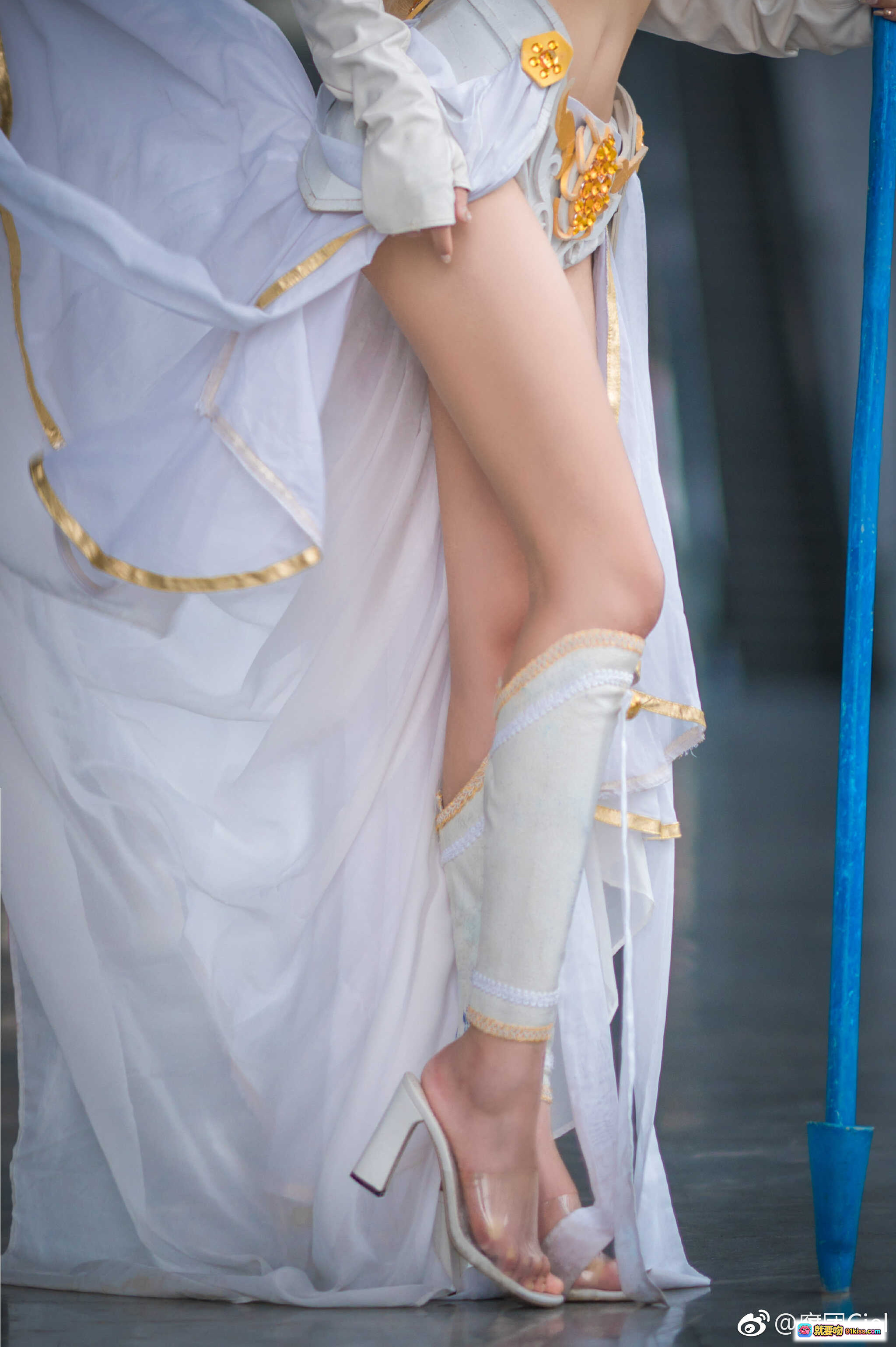 腐团儿cos英雄联盟风女LOL角色扮演白色长裙高跟鞋美腿写真 - 就要吻