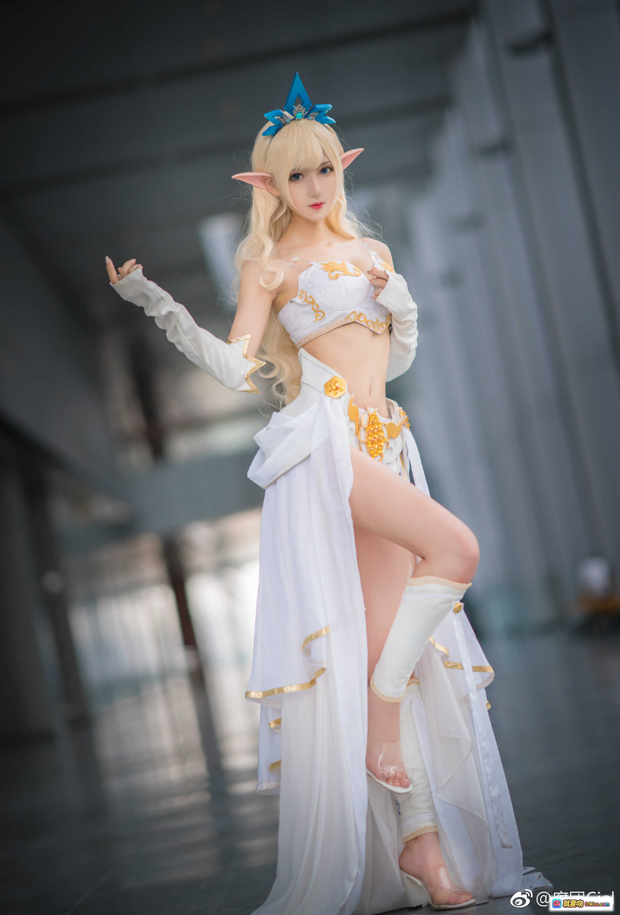 图片[4] - 腐团儿cos英雄联盟风女LOL角色扮演白色长裙高跟鞋美腿写真 - 就要吻