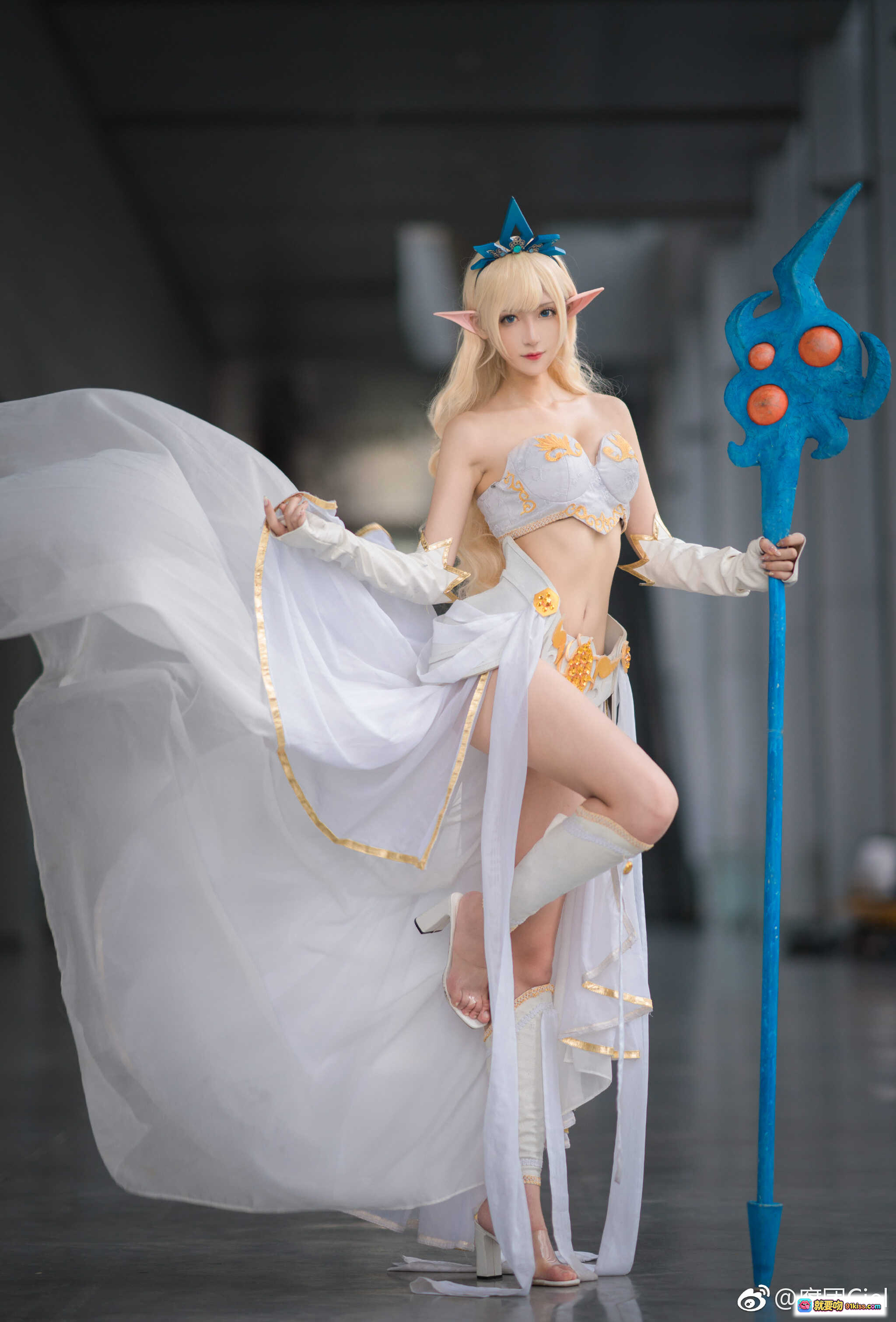 图片[2] - 腐团儿cos英雄联盟风女LOL角色扮演白色长裙高跟鞋美腿写真 - 就要吻