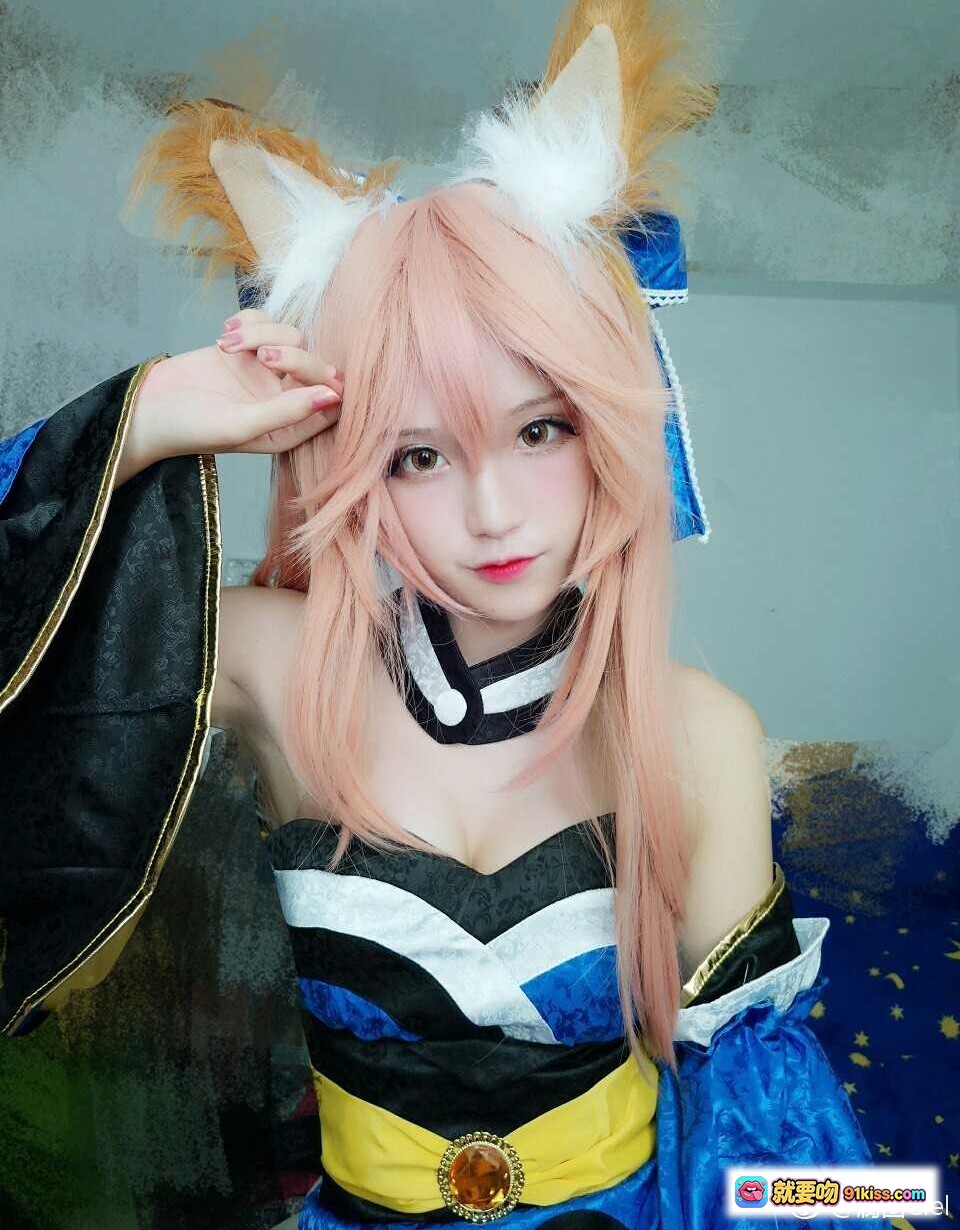 图片[4] - 腐团儿COS玉藻前Fate角色扮演 粉发狐耳蓝裙紫袜性感 Cosplay写真镜前自拍 - 就要吻
