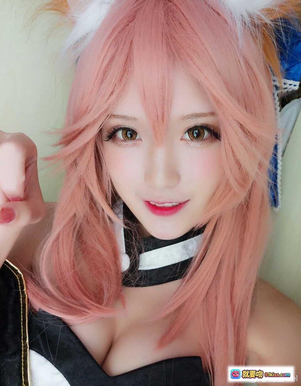 图片[2] - 腐团儿COS玉藻前Fate角色扮演 粉发狐耳蓝裙紫袜性感 Cosplay写真镜前自拍 - 就要吻