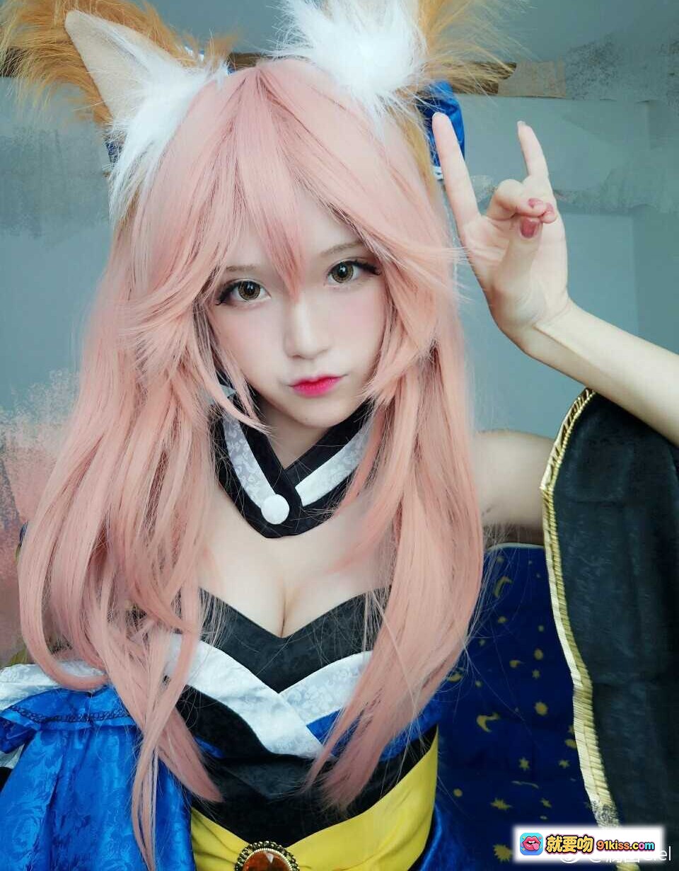 图片[5] - 腐团儿COS玉藻前Fate角色扮演 粉发狐耳蓝裙紫袜性感 Cosplay写真镜前自拍 - 就要吻