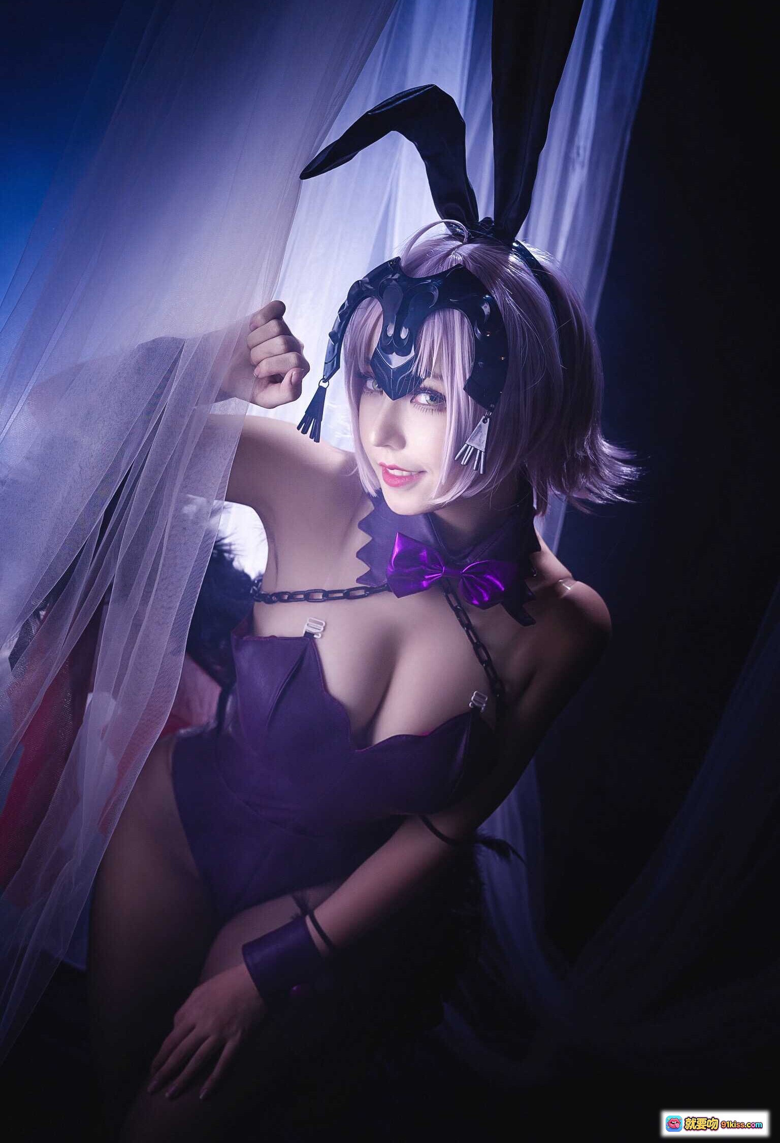 图片[8] - 黑贞德兔女郎Cosplay写真｜紫色短发+黑色兔耳+哥特风项圈+链条装饰｜高清9P美图 - 就要吻