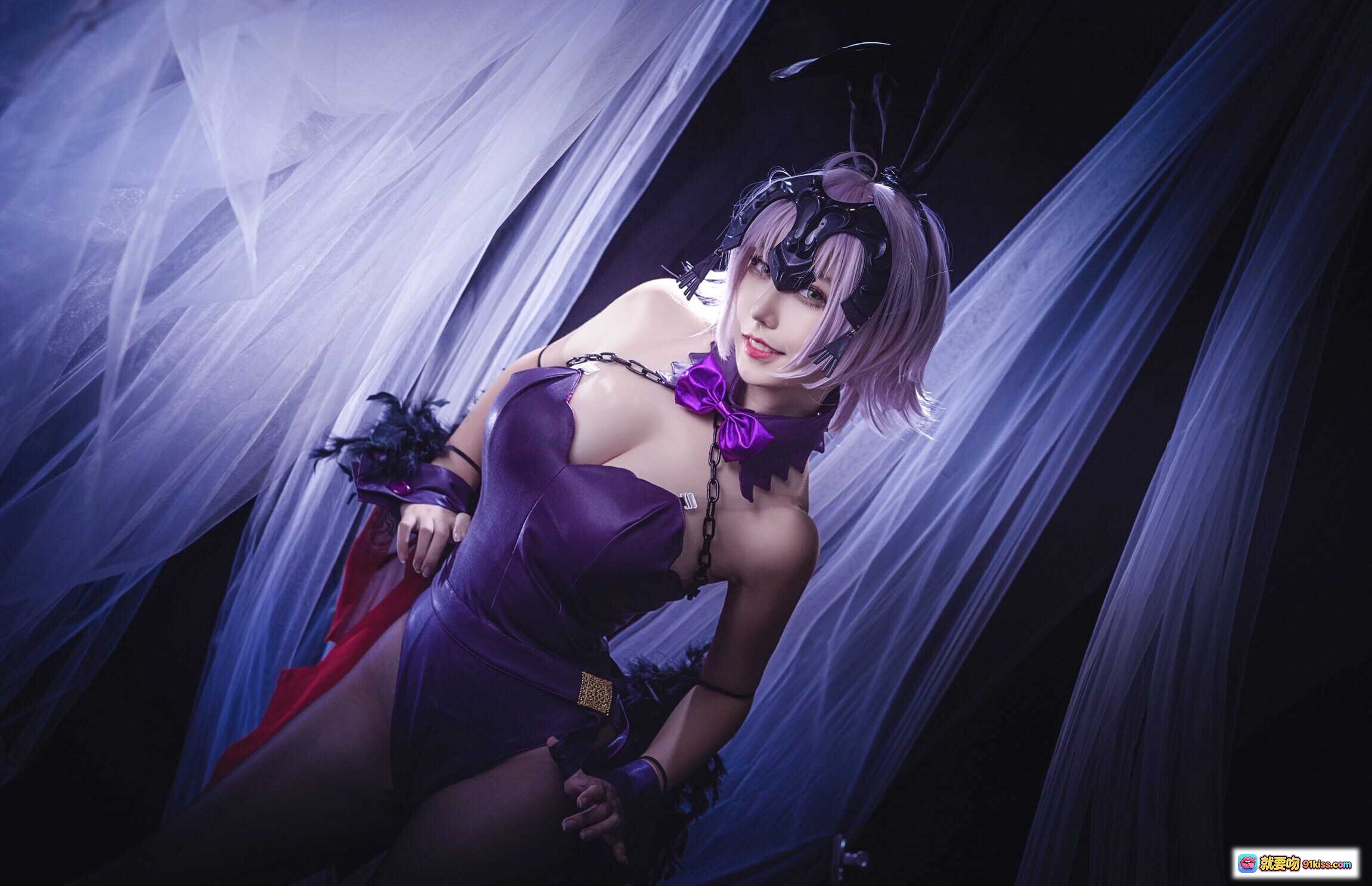 图片[4] - 黑贞德兔女郎Cosplay写真｜紫色短发+黑色兔耳+哥特风项圈+链条装饰｜高清9P美图 - 就要吻