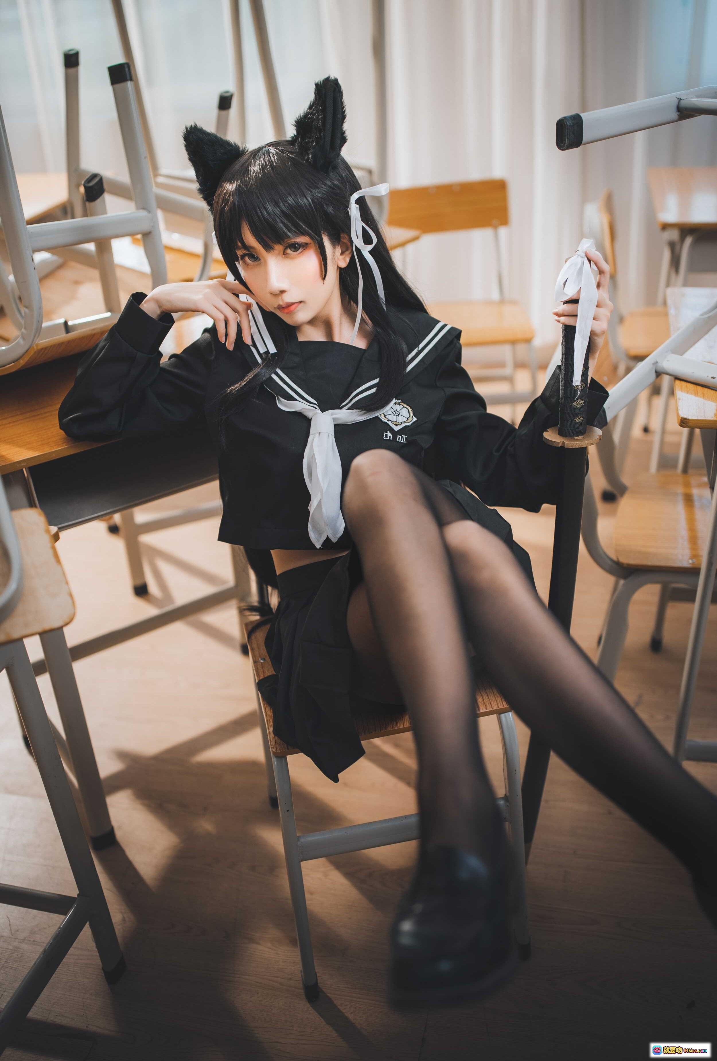 图片[2] - 迷失人形NO.008犬学院幻想曲 黑色水手服短裙侧身特写 优雅腰线 日系校园风写真 23P高清图集 - 就要吻