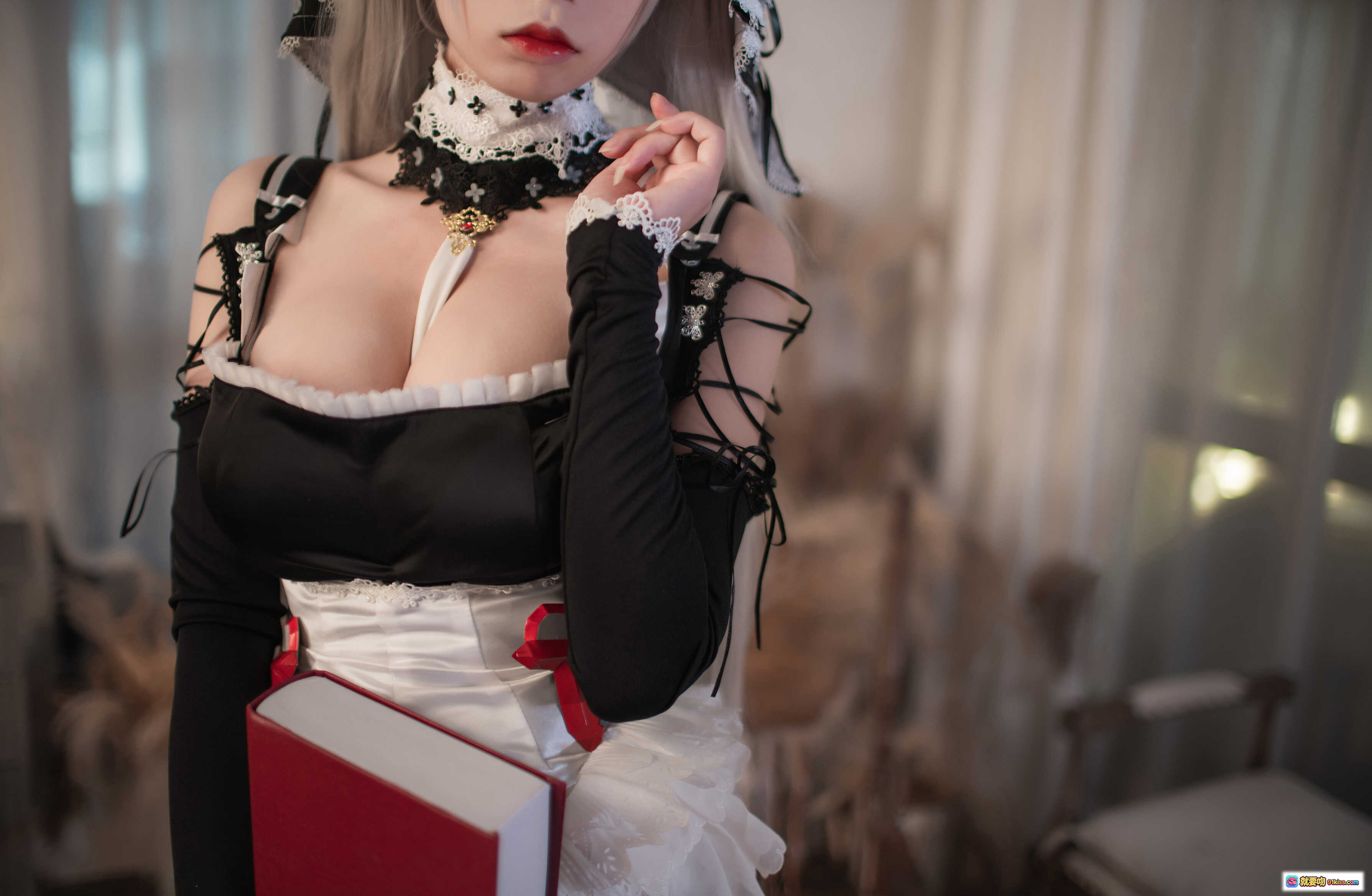 图片[9] - 爱老师可畏写真集NO.009 黑白洛丽塔女仆装 金发双马尾 优雅跪姿 室内复古风 20P高清图集 - 就要吻