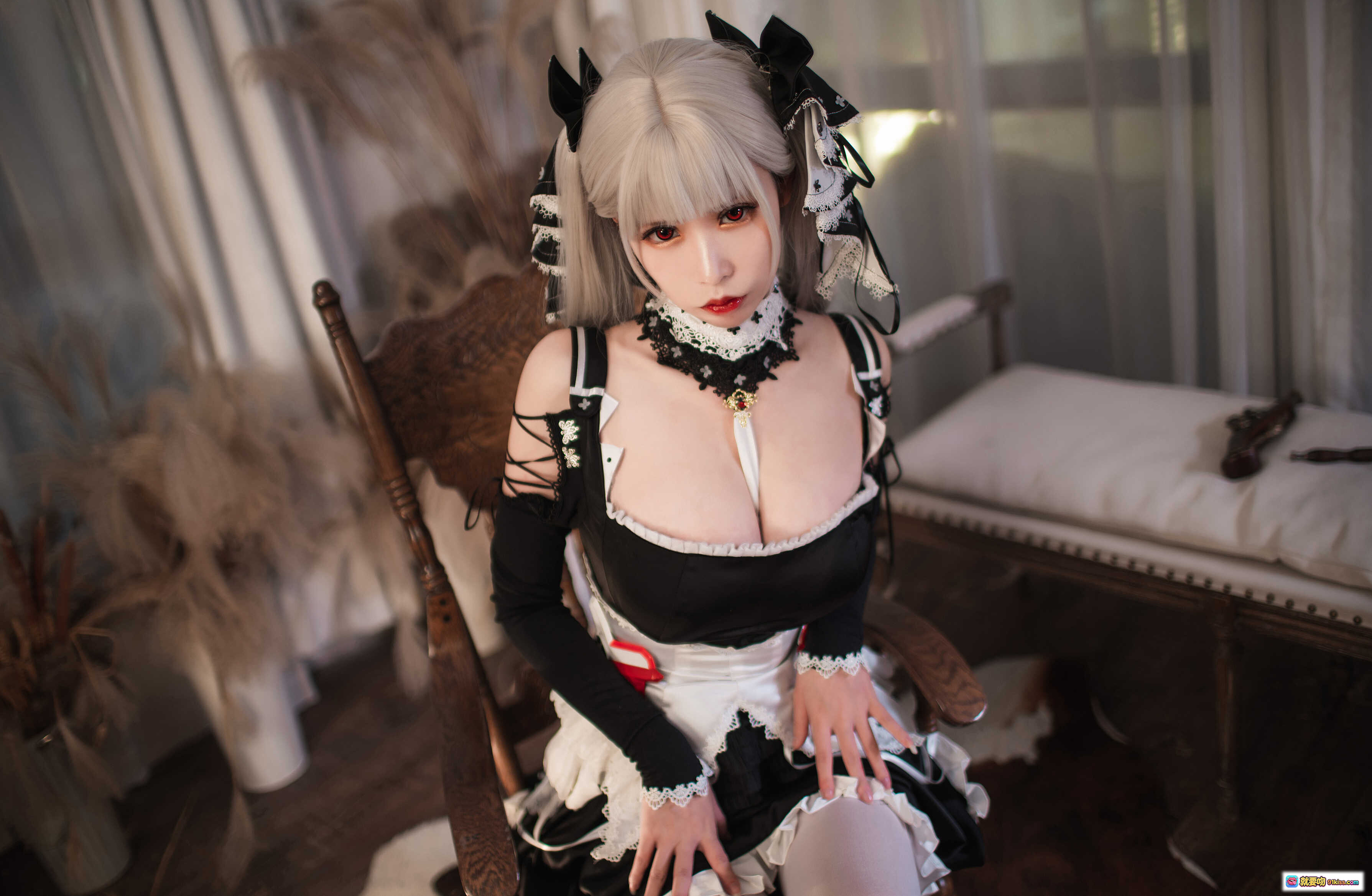 图片[10] - 爱老师可畏写真集NO.009 黑白洛丽塔女仆装 金发双马尾 优雅跪姿 室内复古风 20P高清图集 - 就要吻