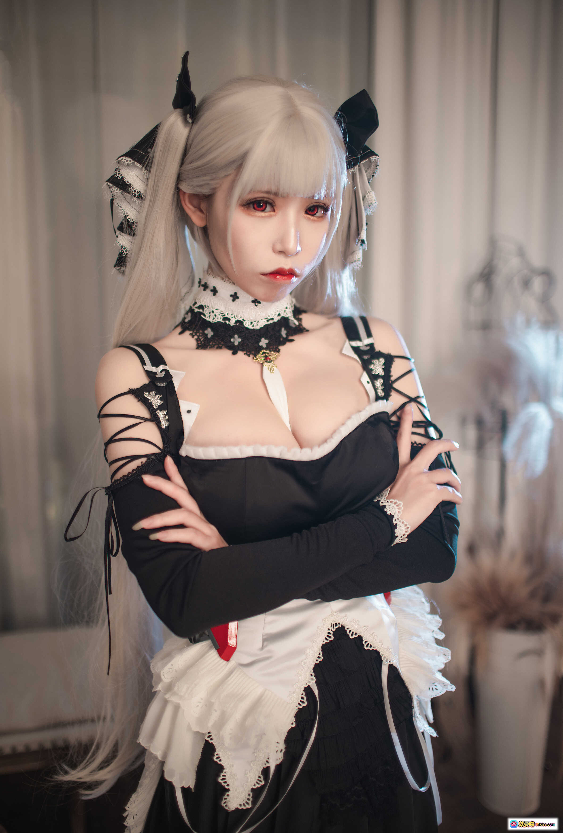 图片[2] - 爱老师可畏写真集NO.009 黑白洛丽塔女仆装 金发双马尾 优雅跪姿 室内复古风 20P高清图集 - 就要吻