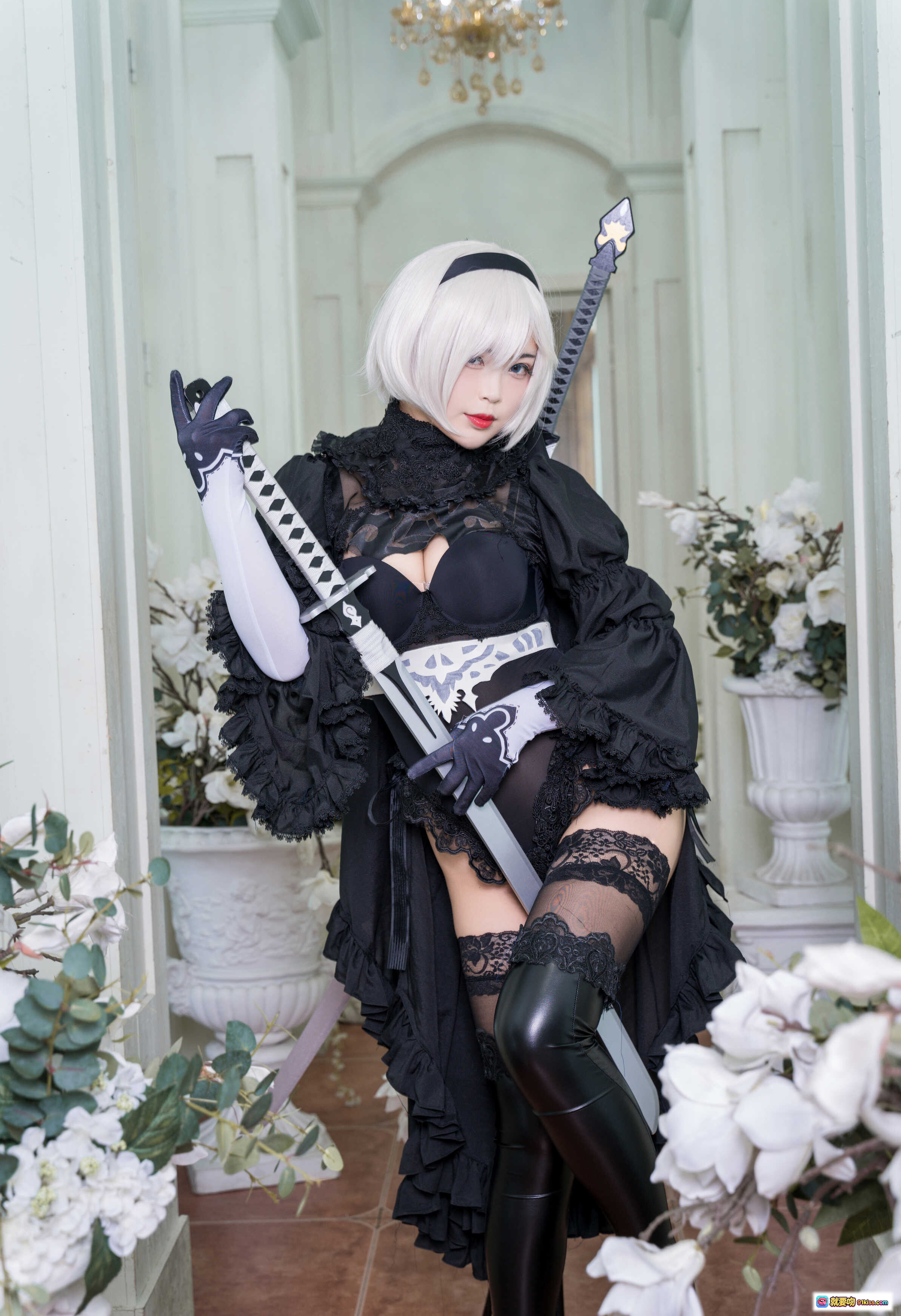 图片[3] - 白烨Vol.009 2B黑白cosplay写真｜哥特风修女装｜蕾丝透视黑裙｜白发红唇造型｜精致道具剑｜室内花艺场景｜131P高清图集 - 就要吻