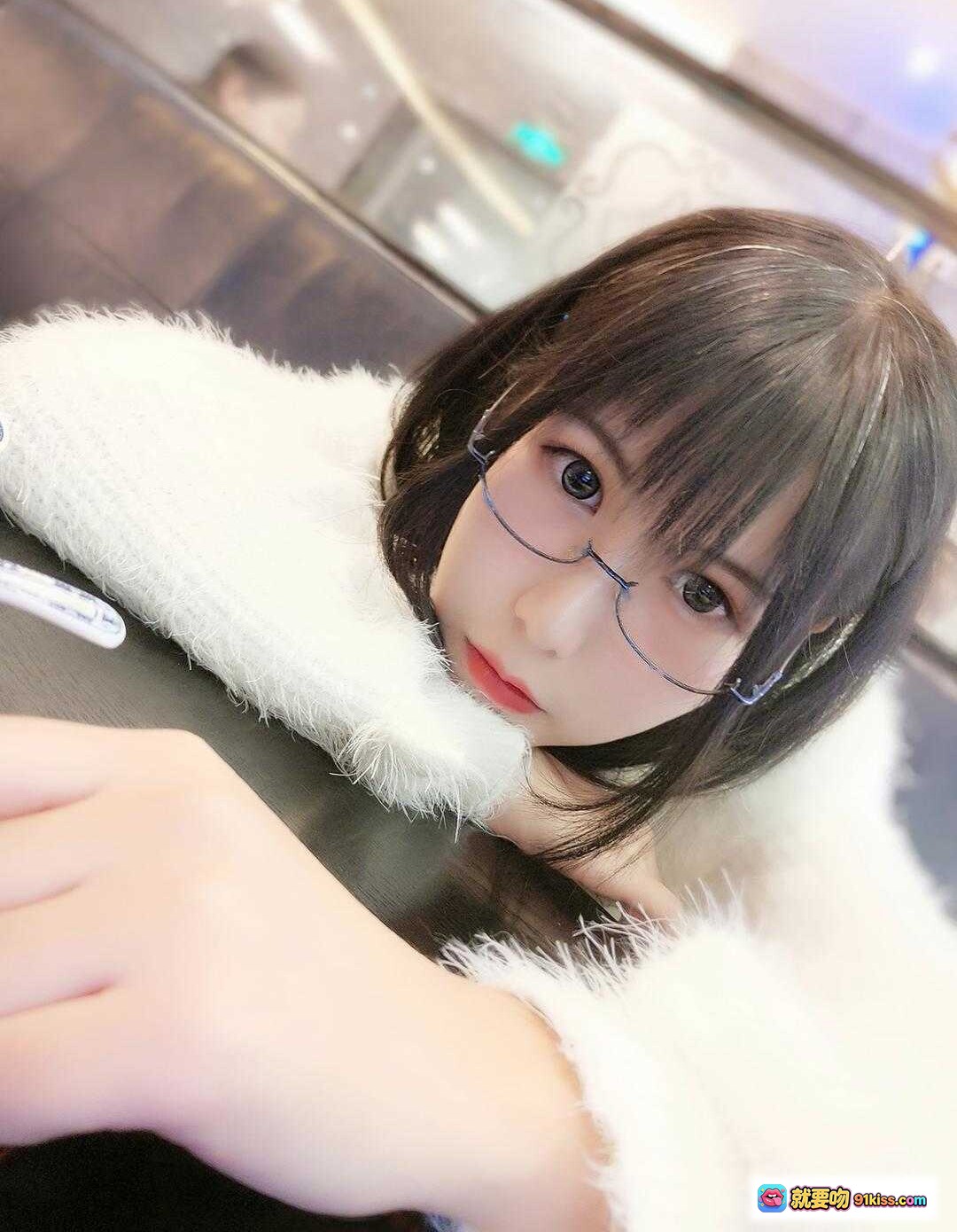 图片[5] - 逐月SU甜美写真 | 白毛衣黑丝眼镜少女 | 温柔日系风室内拍照 | NO.002高清美图 - 就要吻