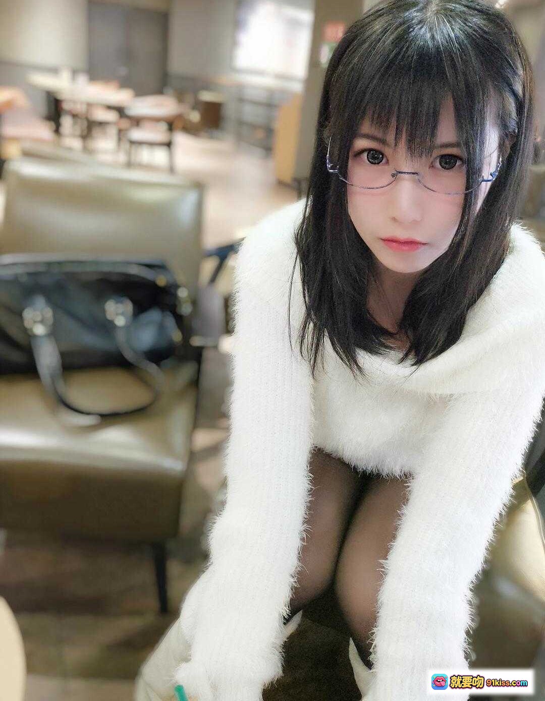 图片[7] - 逐月SU甜美写真 | 白毛衣黑丝眼镜少女 | 温柔日系风室内拍照 | NO.002高清美图 - 就要吻