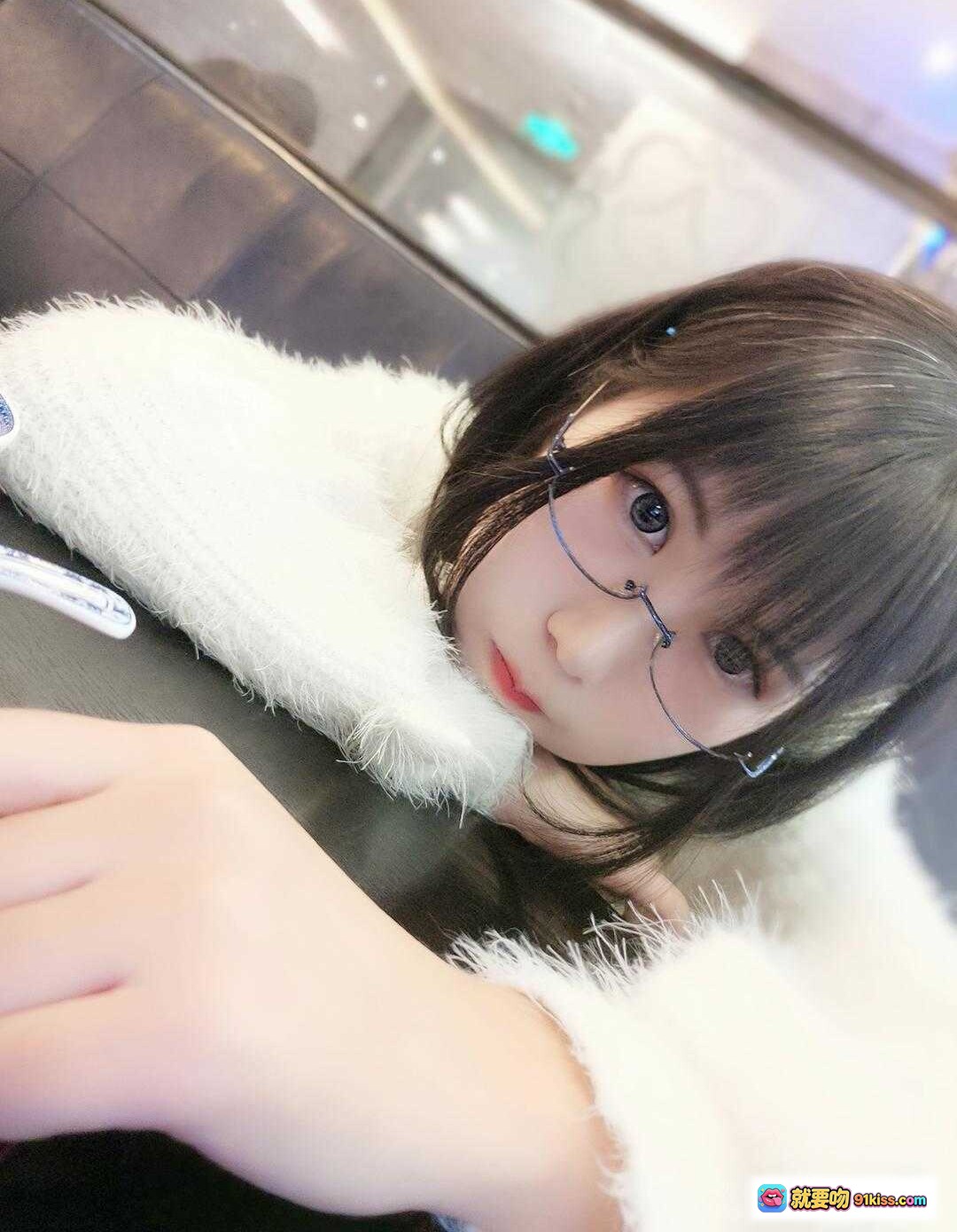 图片[6] - 逐月SU甜美写真 | 白毛衣黑丝眼镜少女 | 温柔日系风室内拍照 | NO.002高清美图 - 就要吻