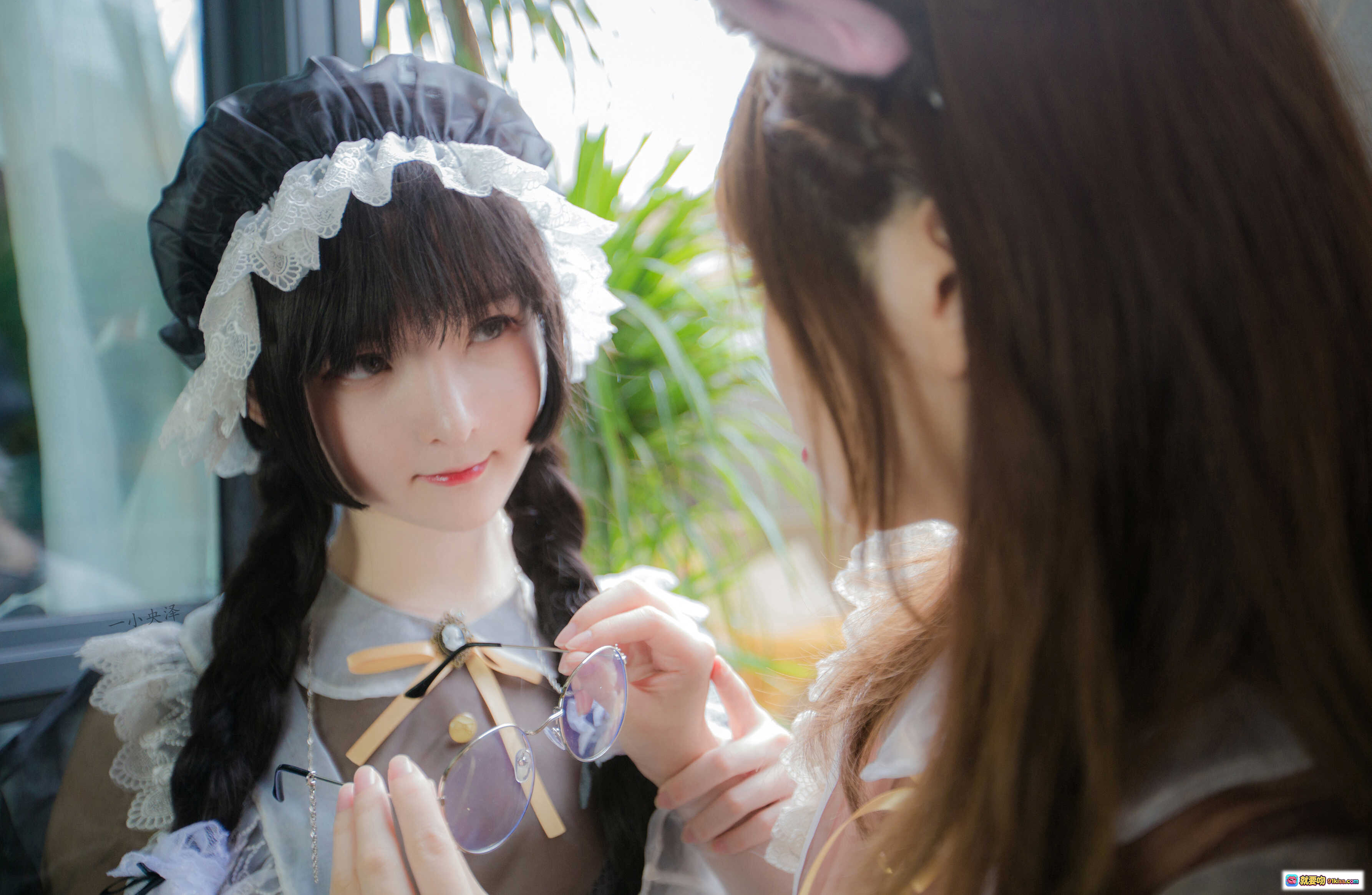 图片[9] - 一小央泽 NO.029 早安吻 21P1V-126M 透明薄纱 轻柔晨光 双人互动 优雅姿态 柔美色调 窗边场景 朦胧美感 精致服饰 细腻质感 温柔氛围 - 就要吻