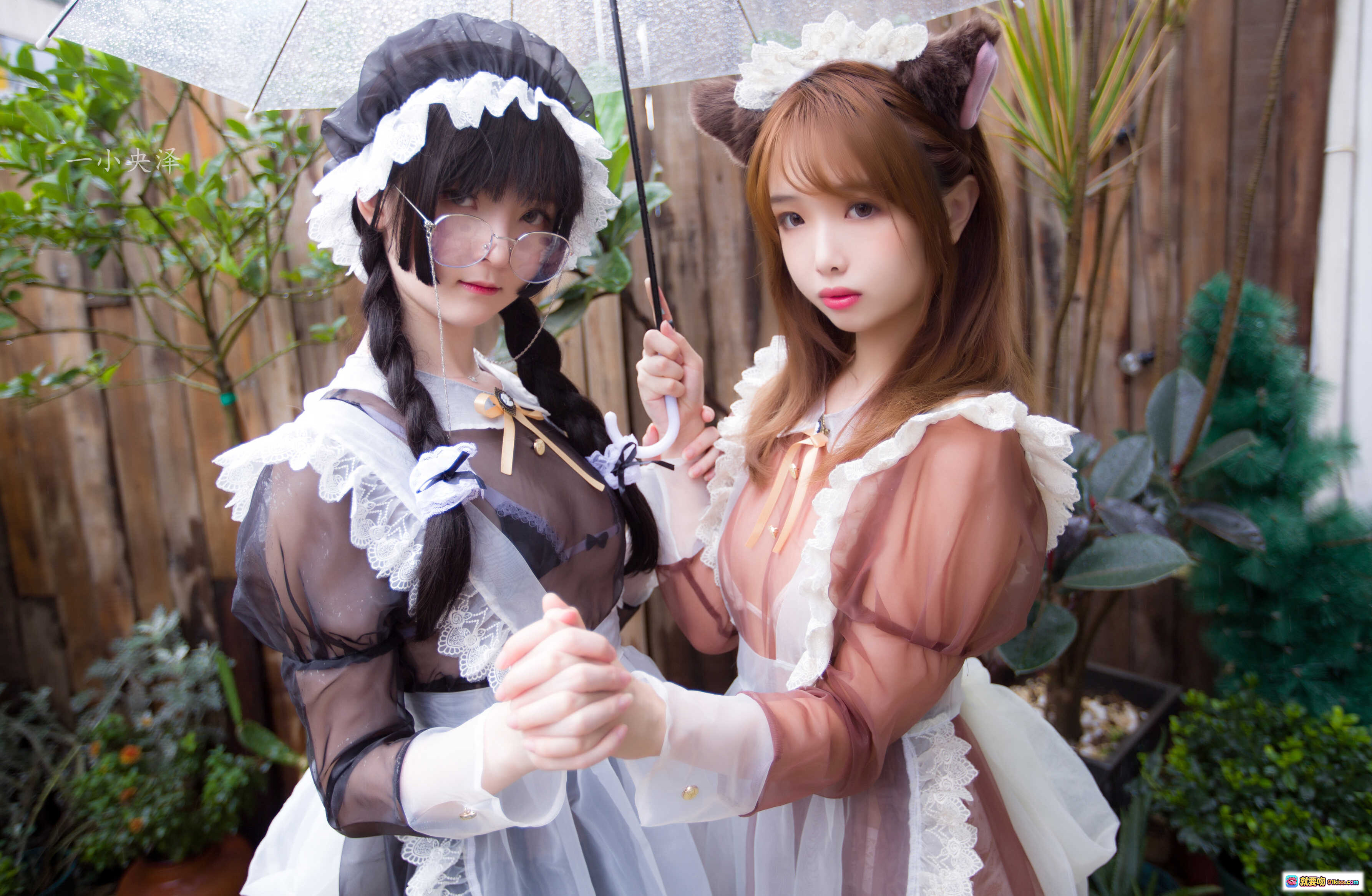 图片[10] - 一小央泽 NO.029 早安吻 21P1V-126M 透明薄纱 轻柔晨光 双人互动 优雅姿态 柔美色调 窗边场景 朦胧美感 精致服饰 细腻质感 温柔氛围 - 就要吻